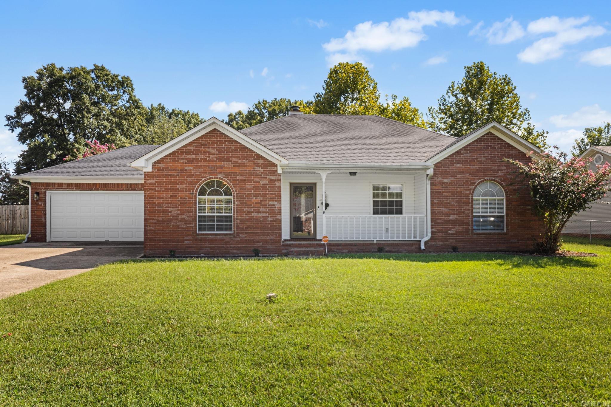 15 Red Oak Drive — exterior