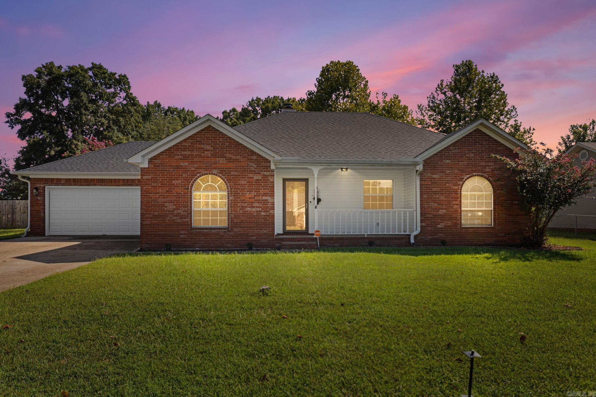 15 Red Oak Drive — photo 2