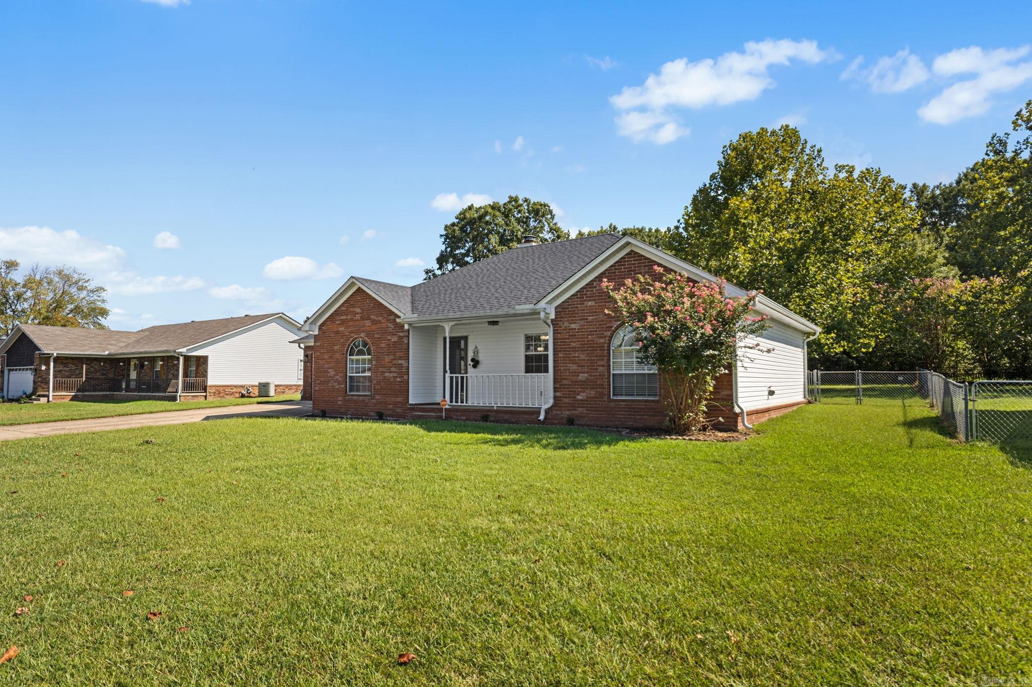 15 Red Oak Drive — photo 4