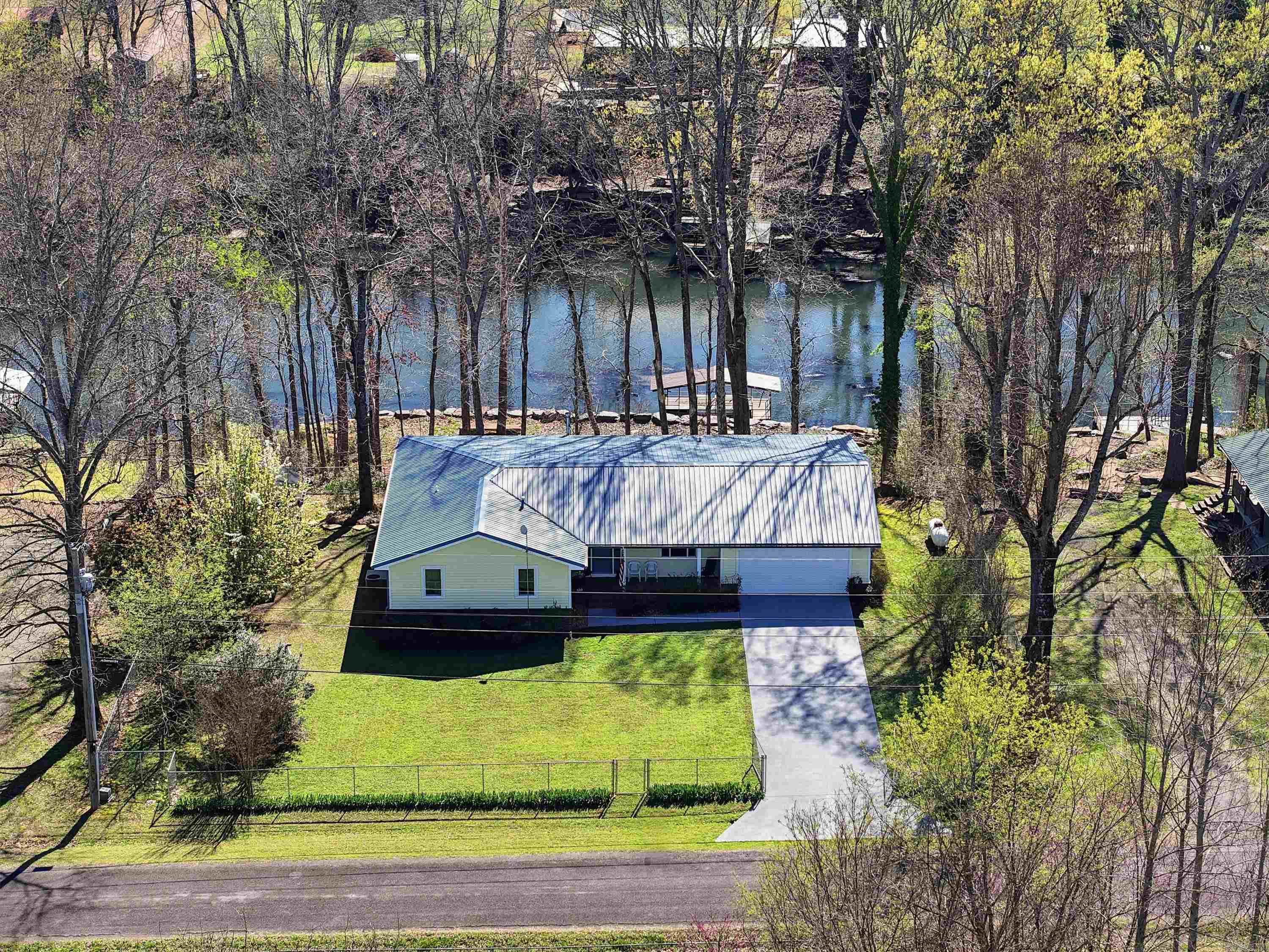 279 River Drive Est — exterior