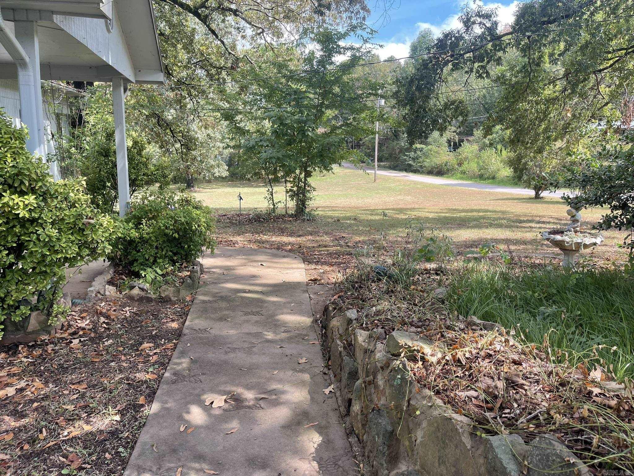350 Round Mountain Lane  London, AR