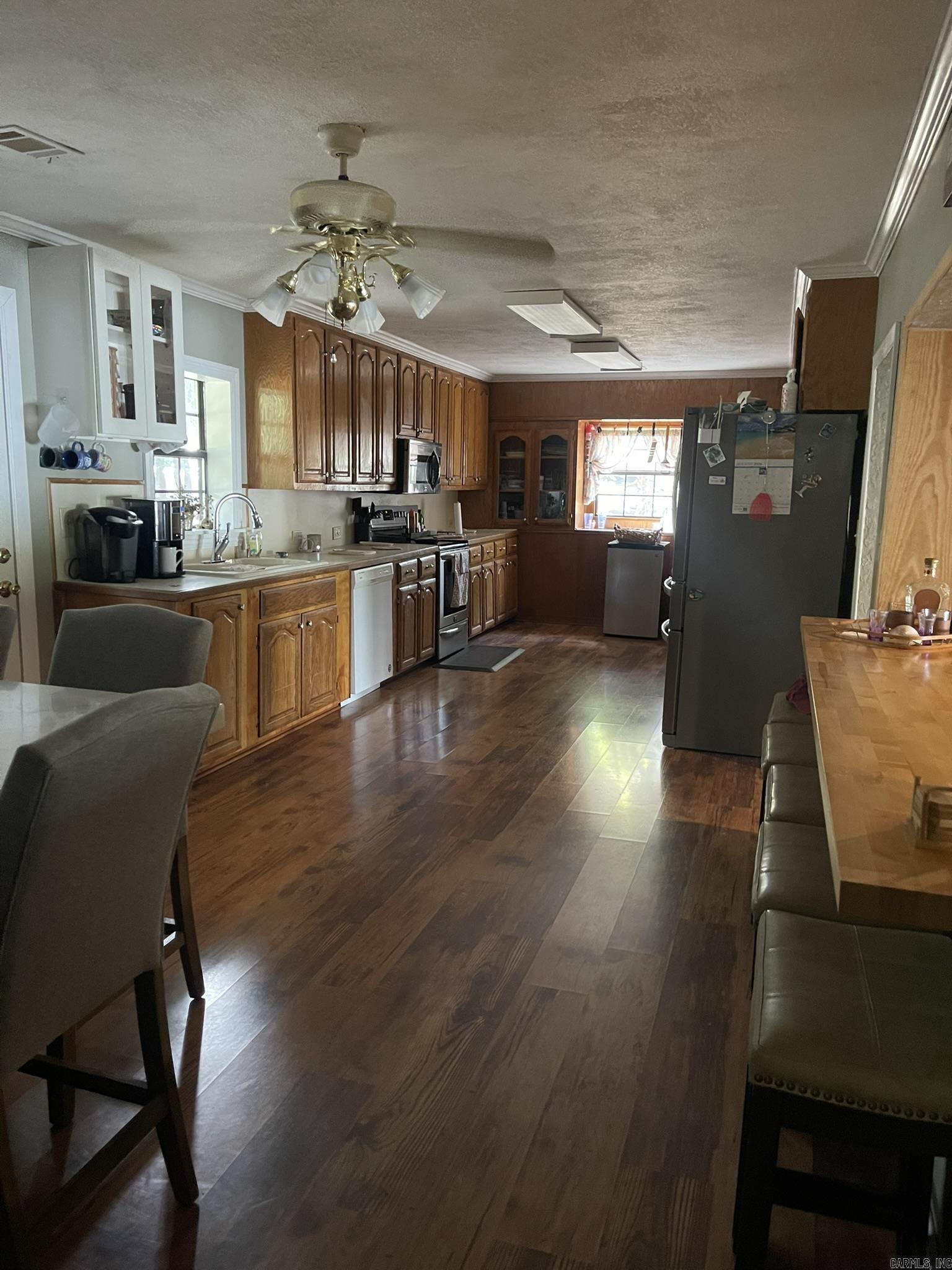 350 Round Mountain Lane  London, AR