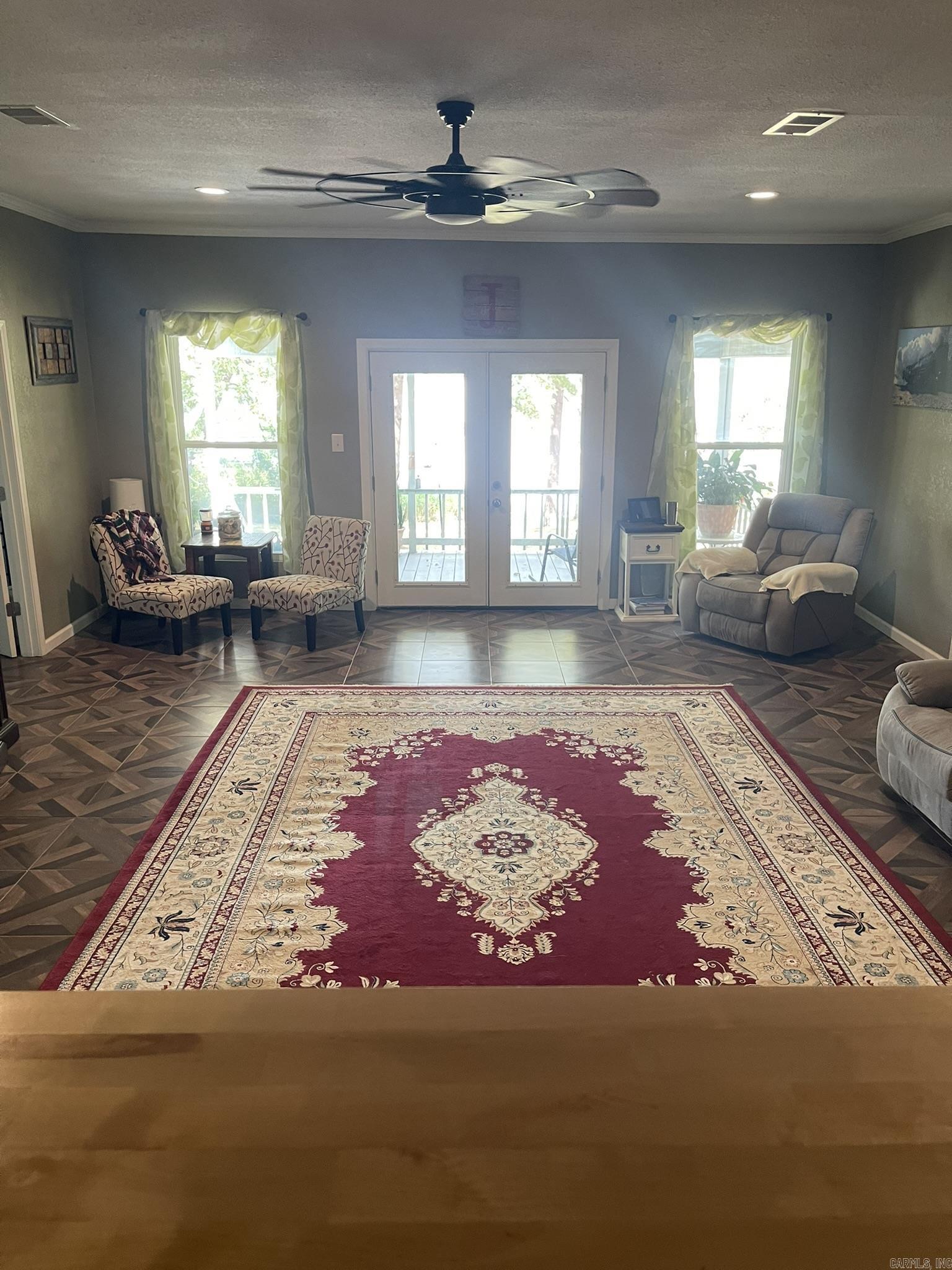 350 Round Mountain Lane  London, AR
