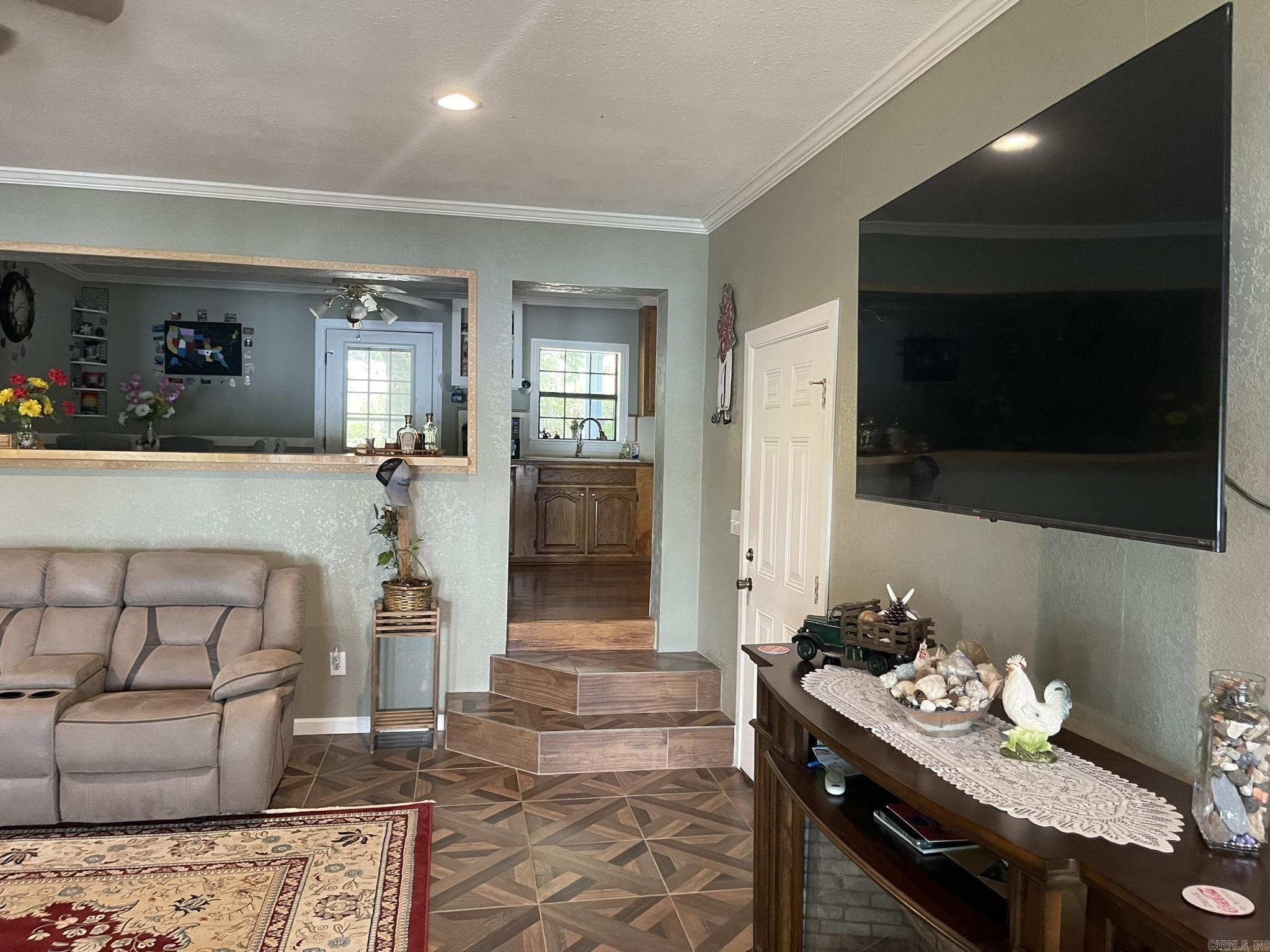 350 Round Mountain Lane  London, AR