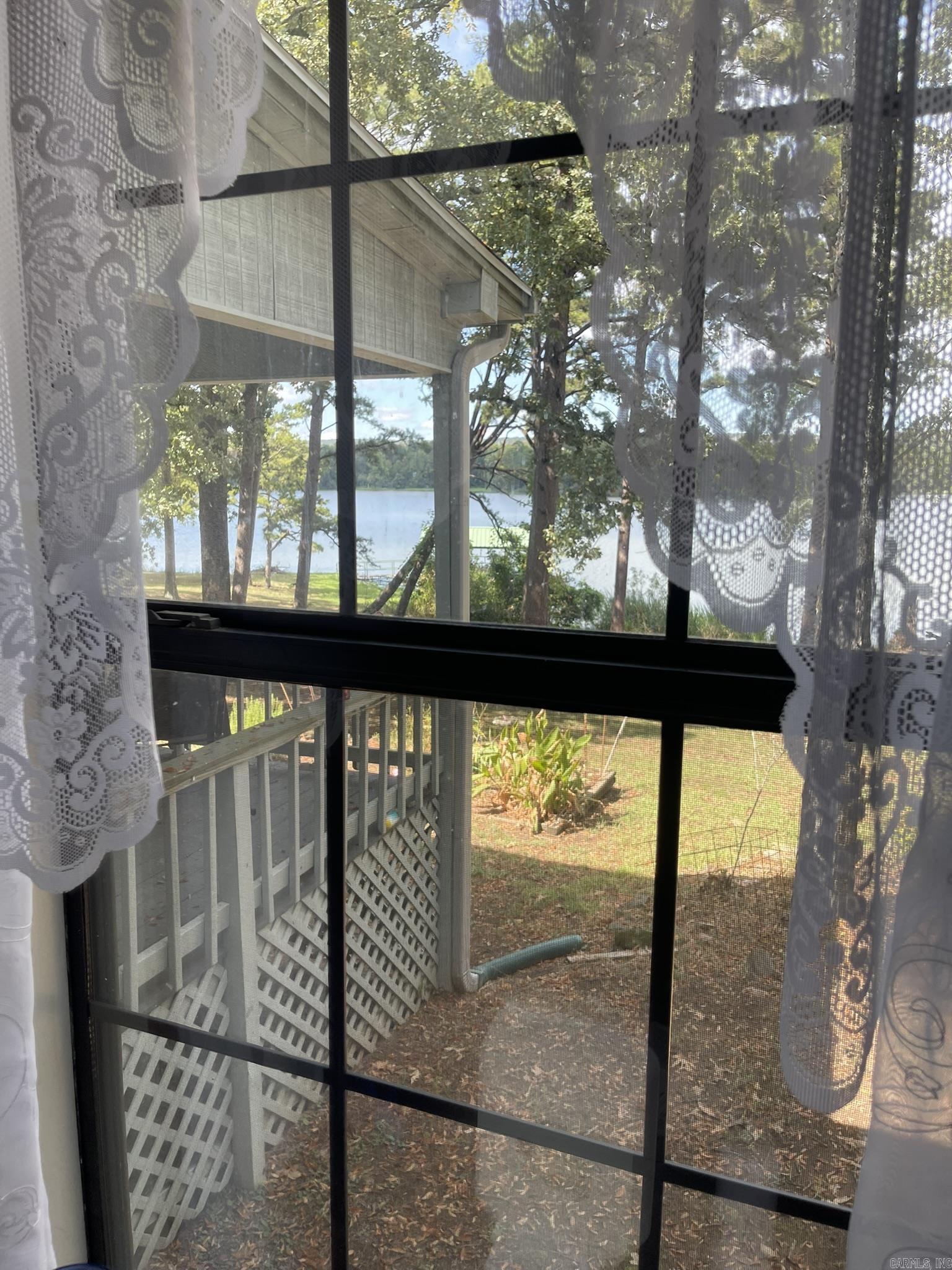 350 Round Mountain Lane  London, AR