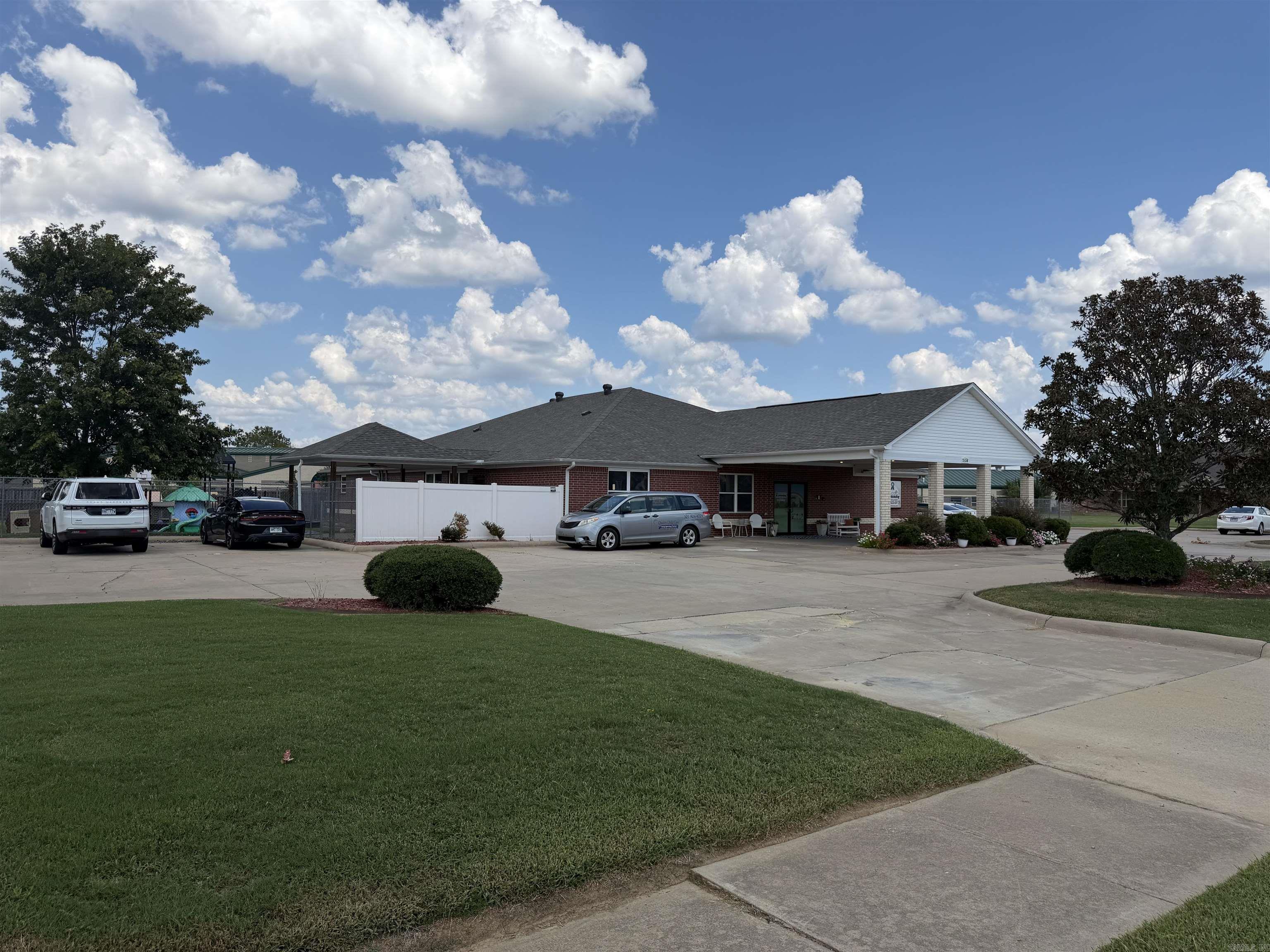 2130 Spring Valley Drive — photo 2