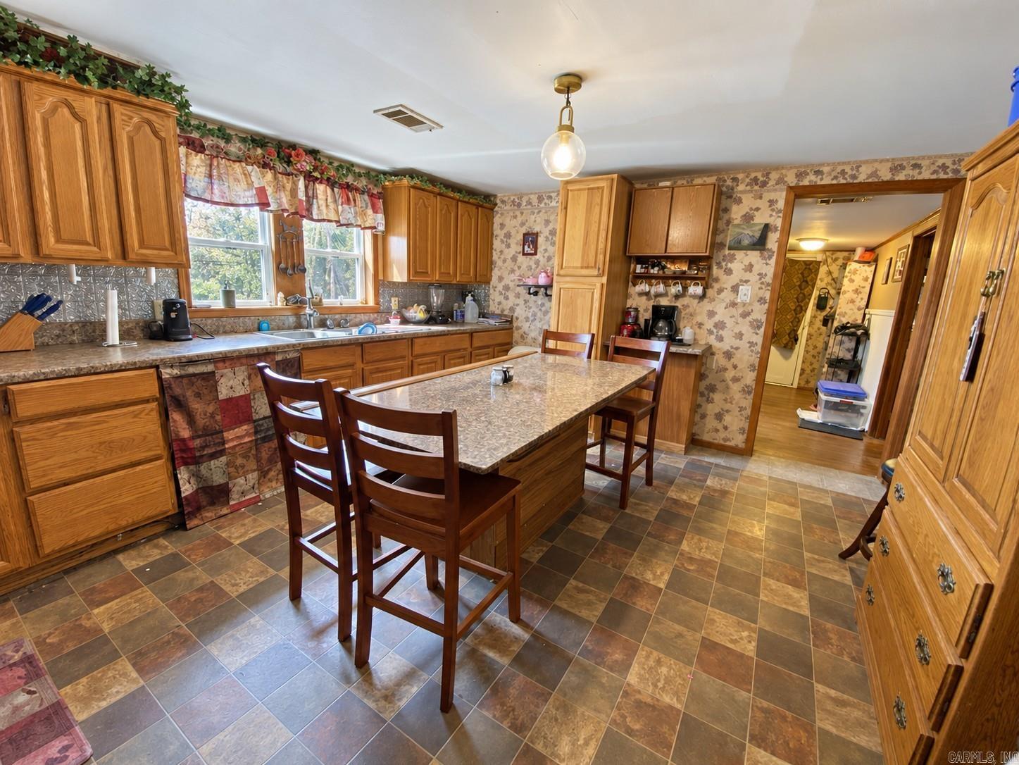 10596 Us Highway 64  London, AR