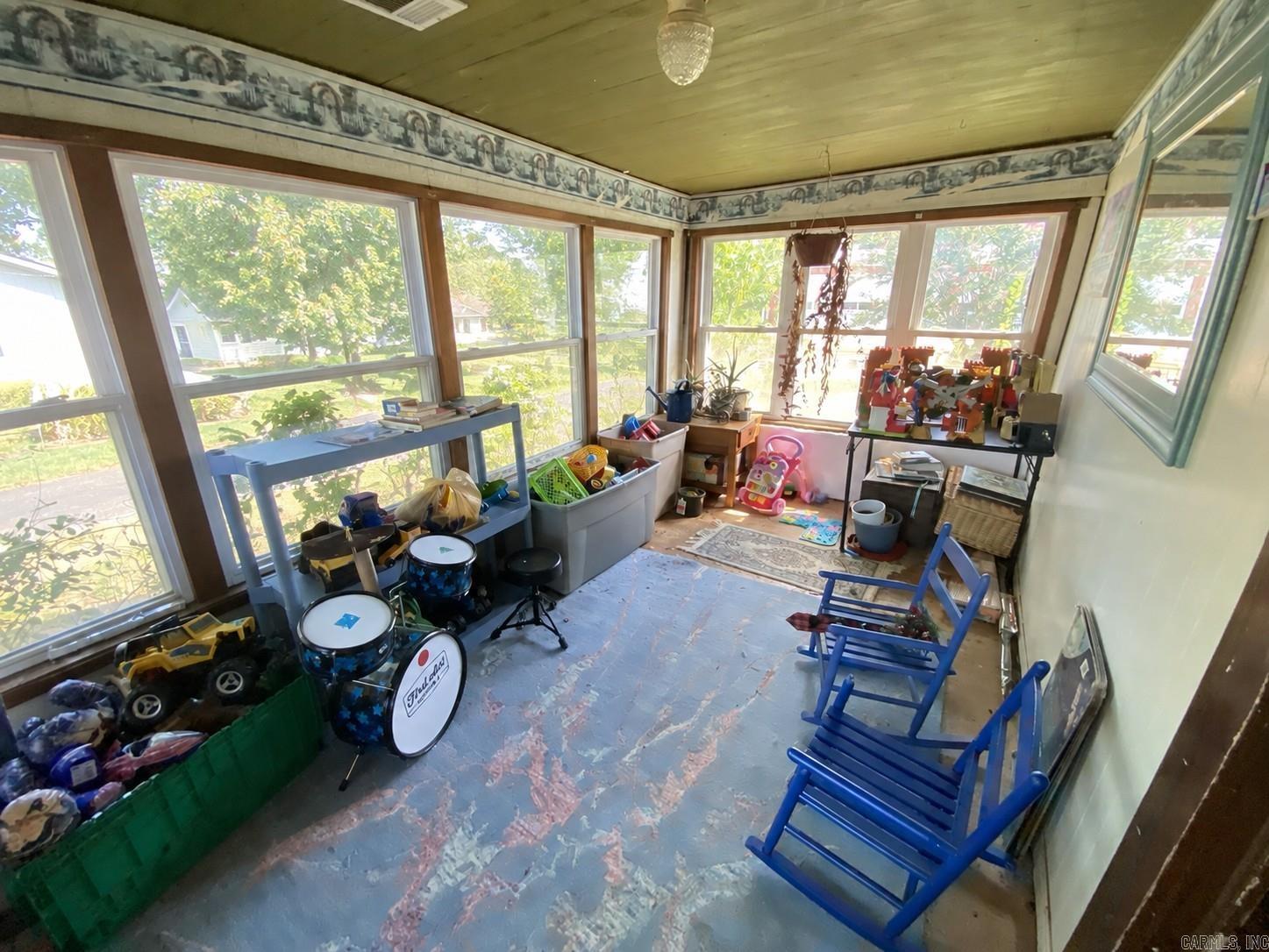 10596 Us Highway 64  London, AR