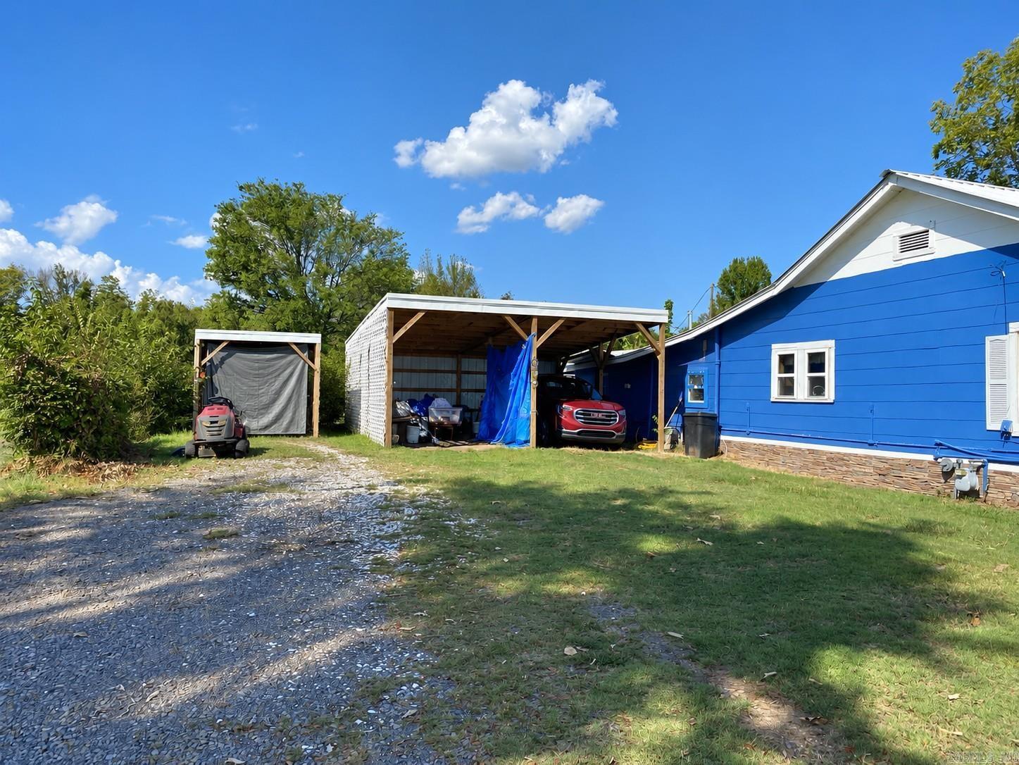 10596 Us Highway 64  London, AR