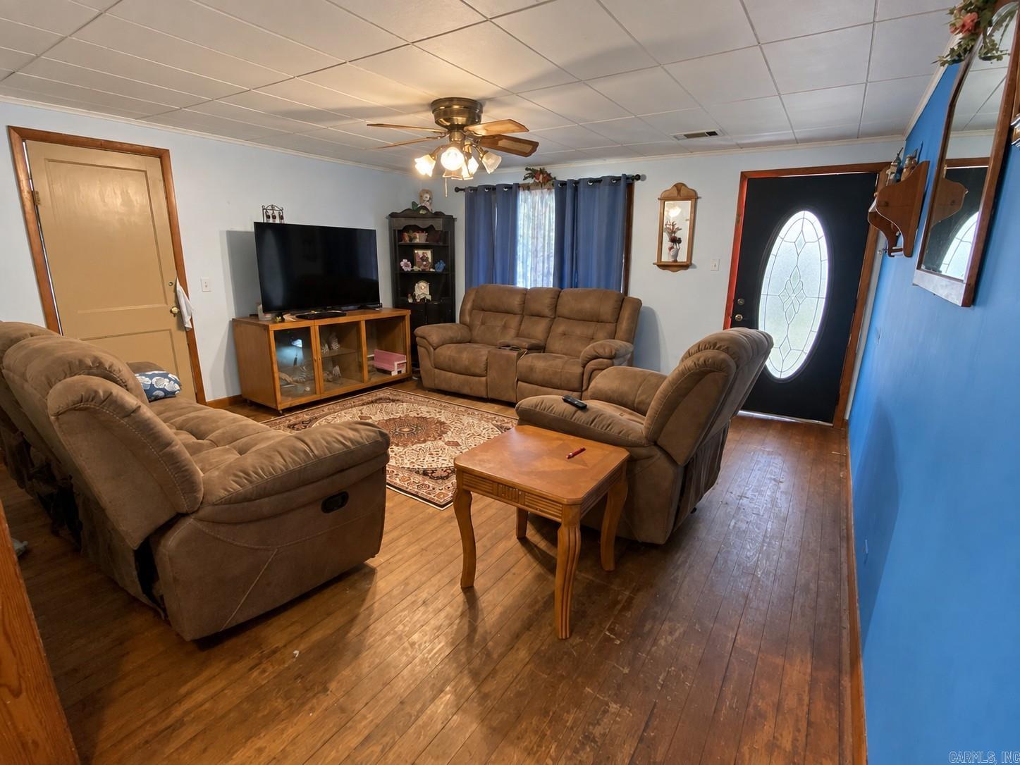 10596 Us Highway 64  London, AR