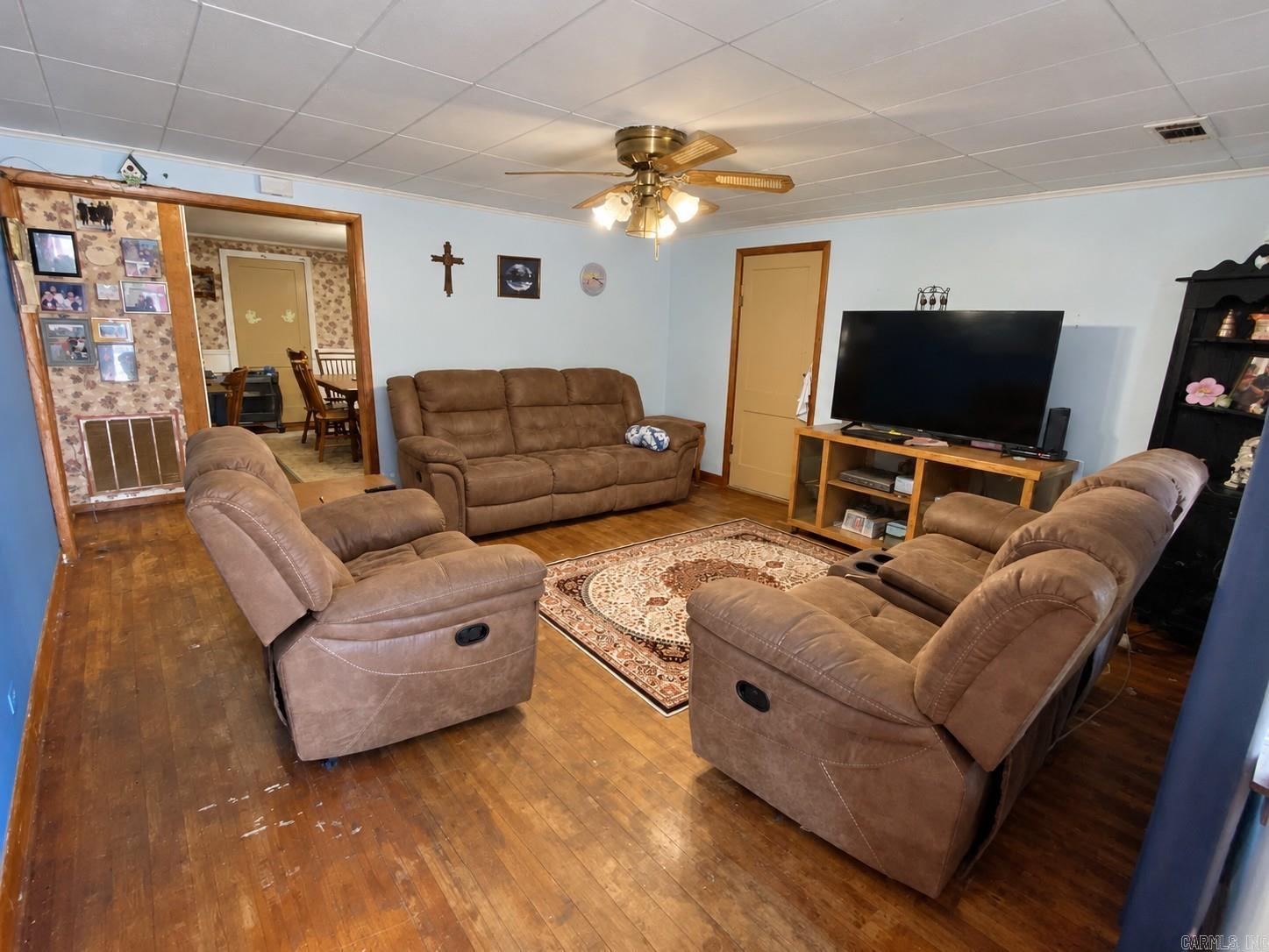 10596 Us Highway 64  London, AR