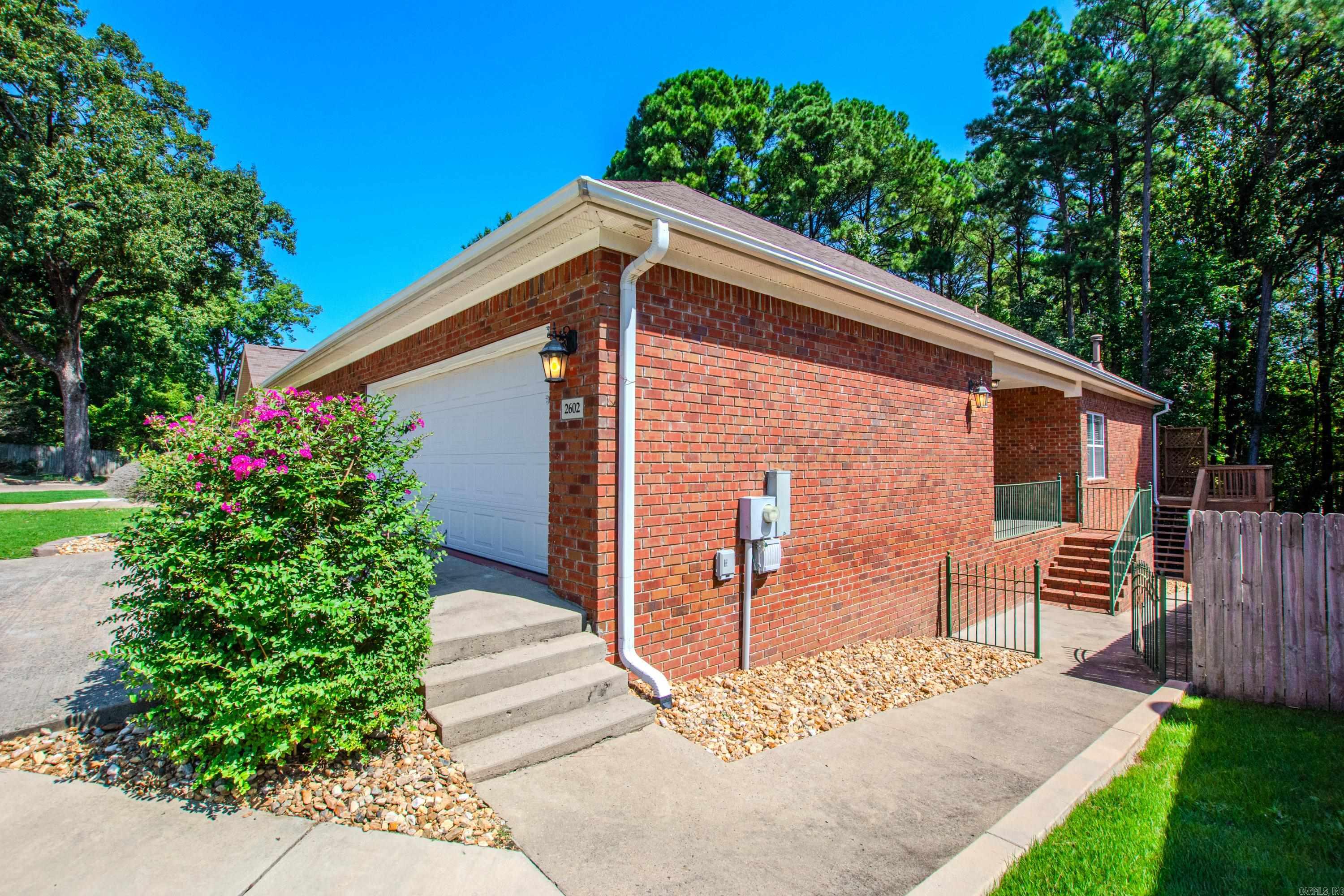 2602 Laurel — exterior