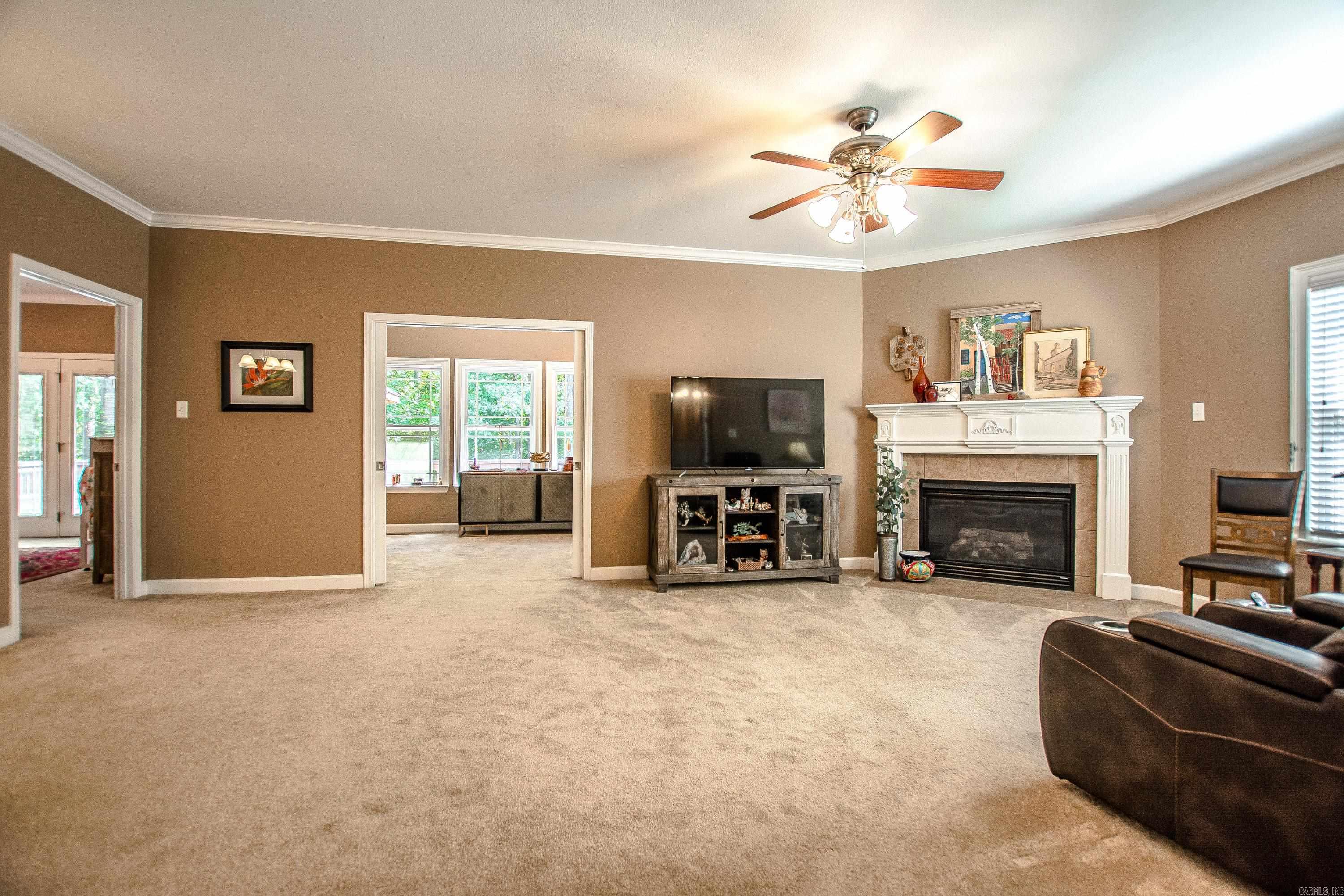 2602 Laurel — photo 3