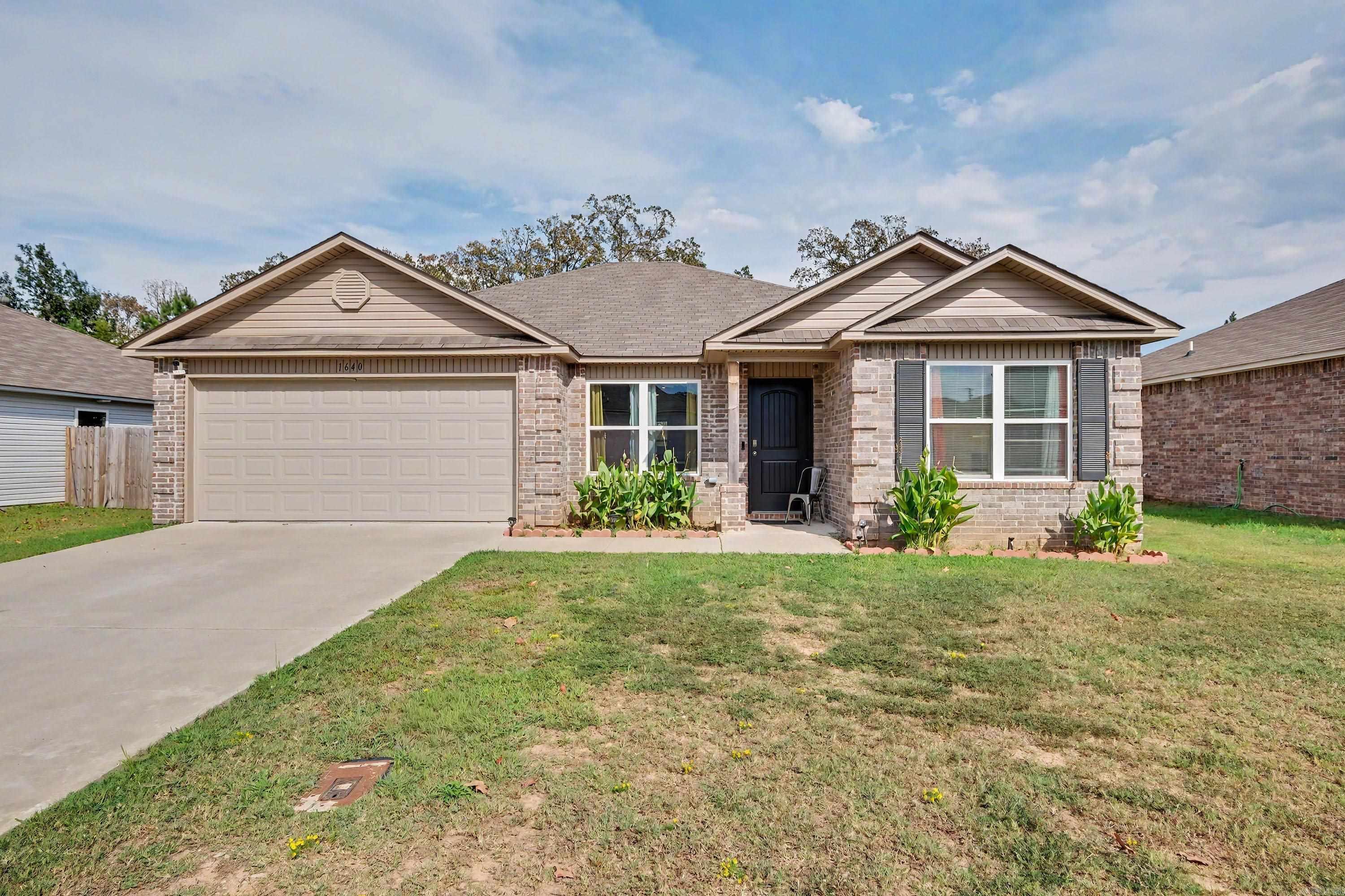 1640 Carillon Lane — exterior