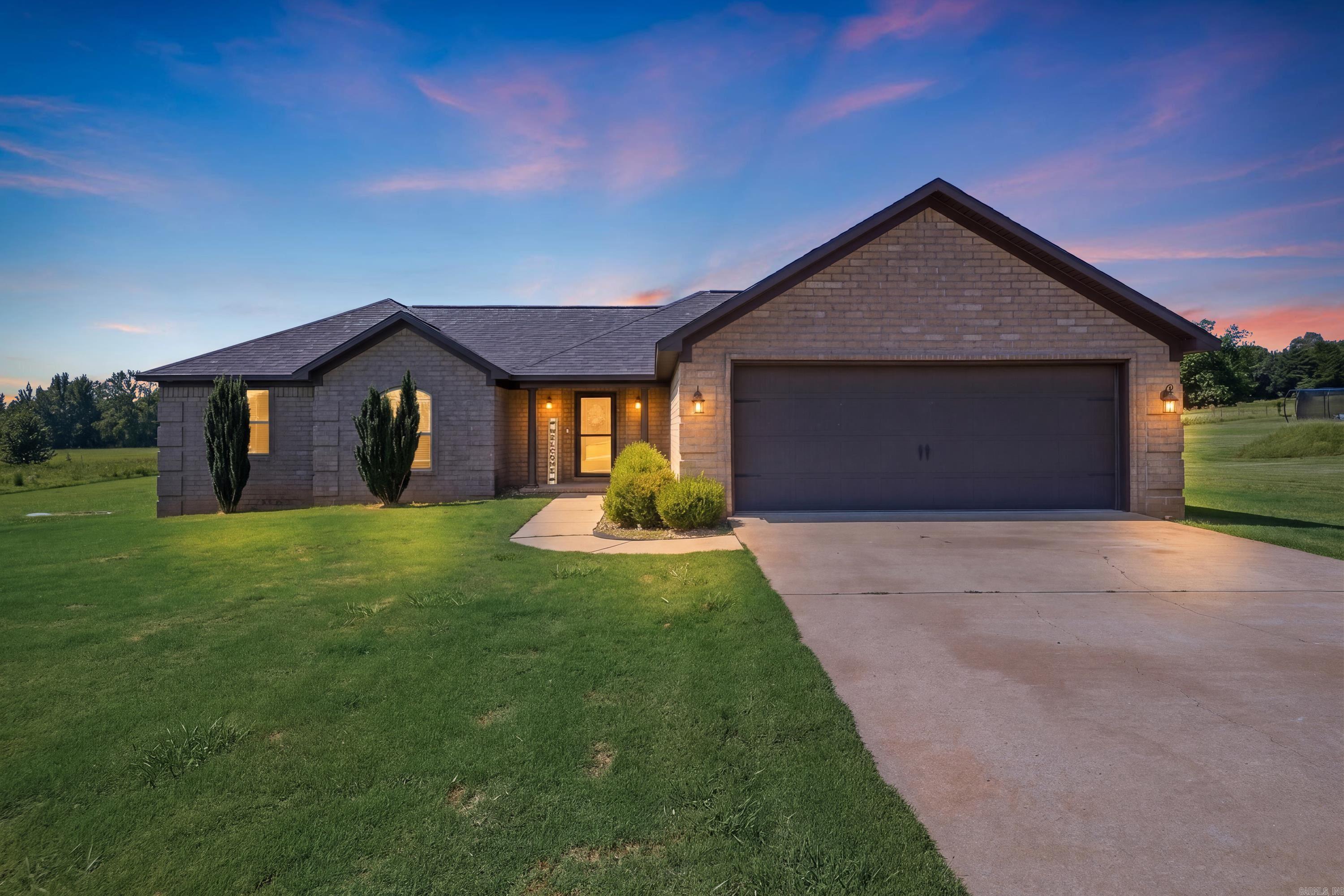 28 Kay Drive — exterior