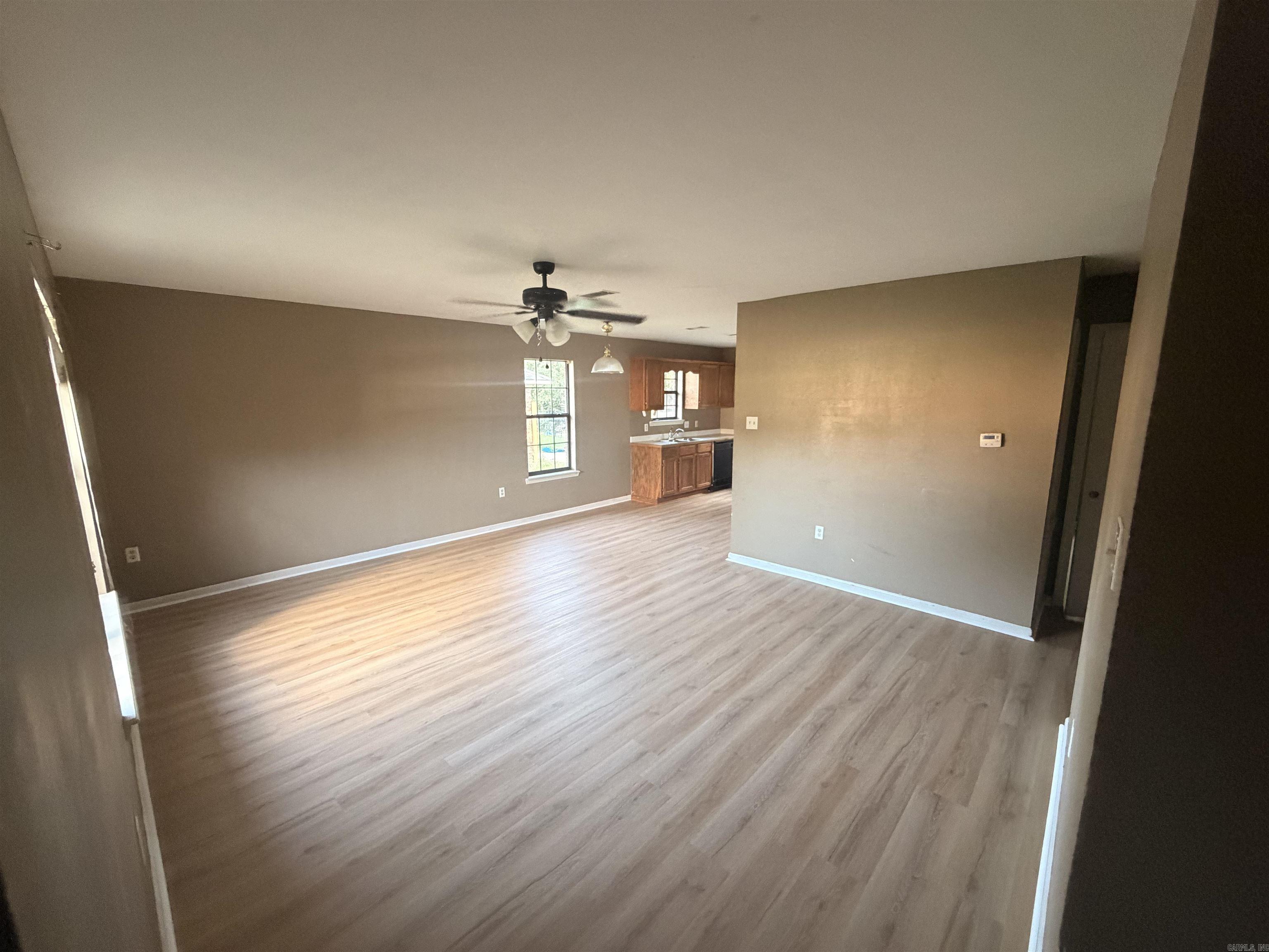 2575 winchester Drive — photo 2