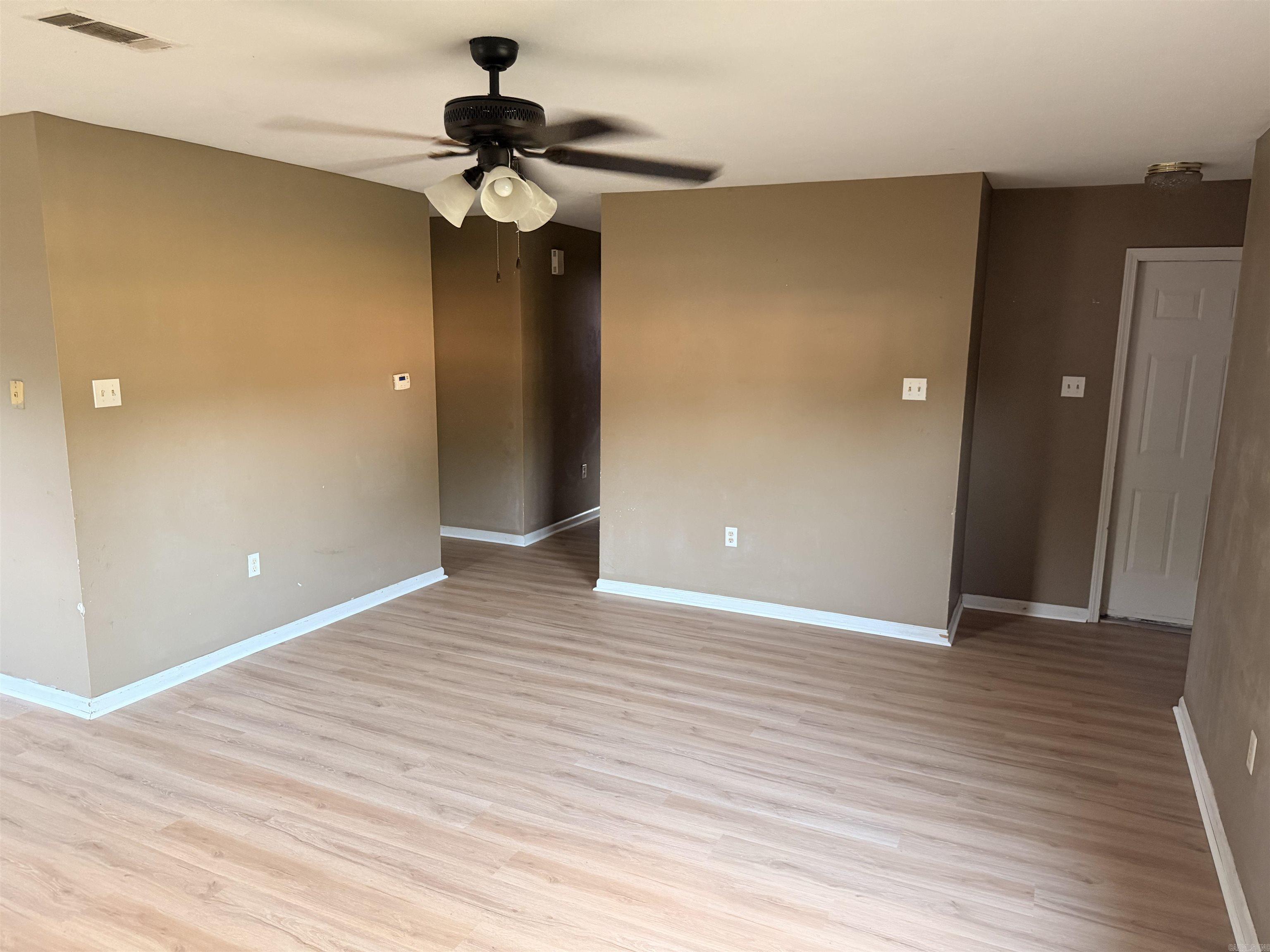 2575 winchester Drive — photo 3