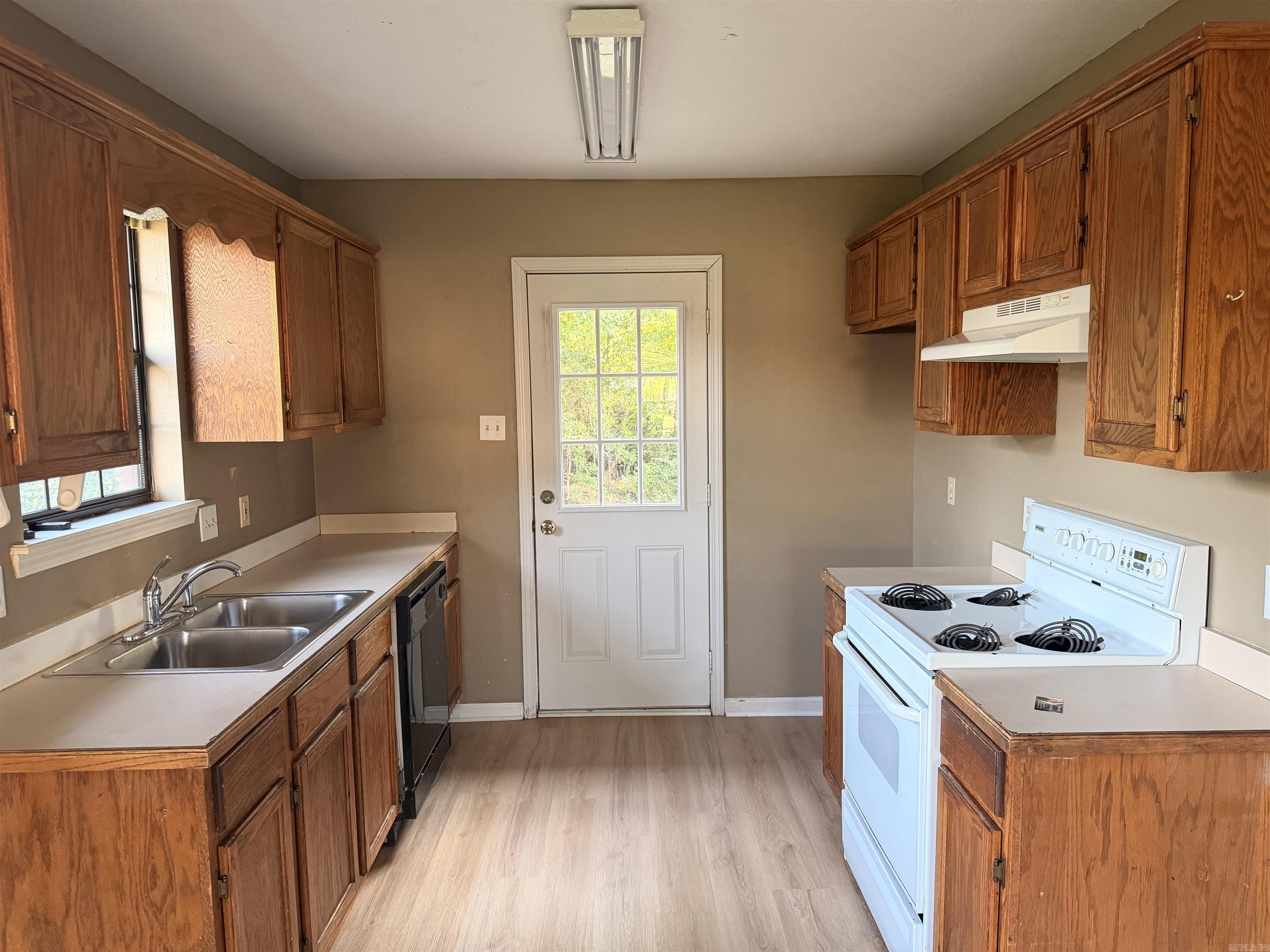 2575 winchester Drive — photo 4