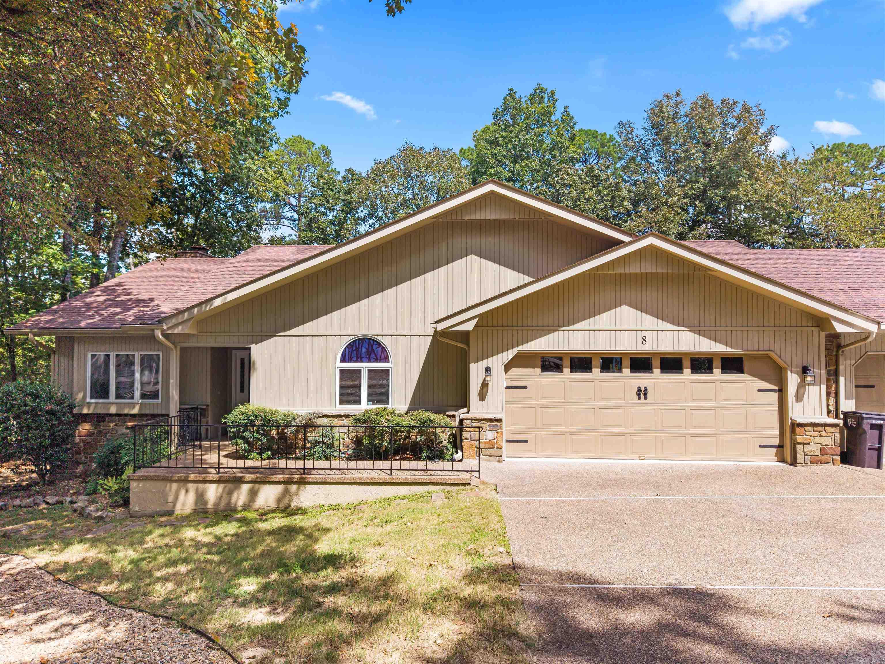 8  Lindsay  Hot Springs Village, AR