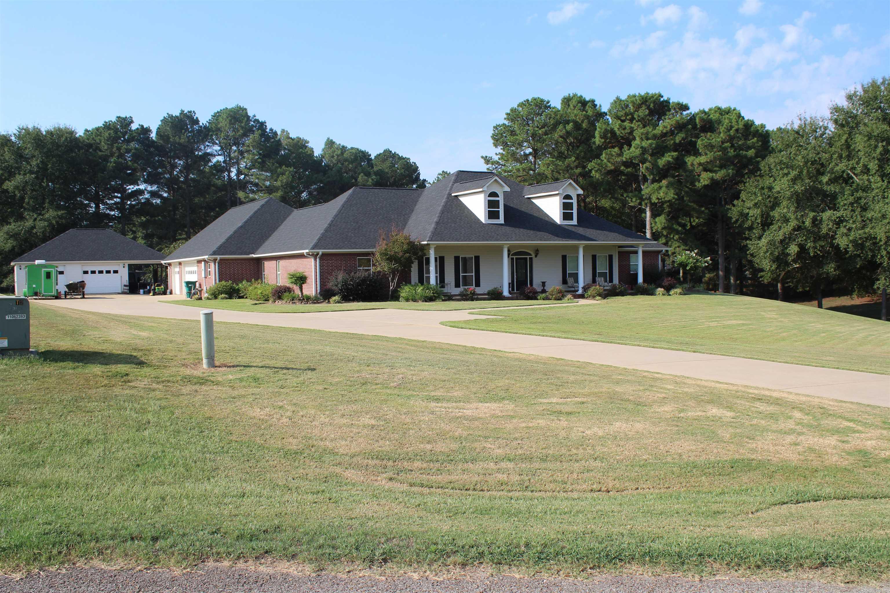 899 Deerwood Ln. Nashville, AR 71852
