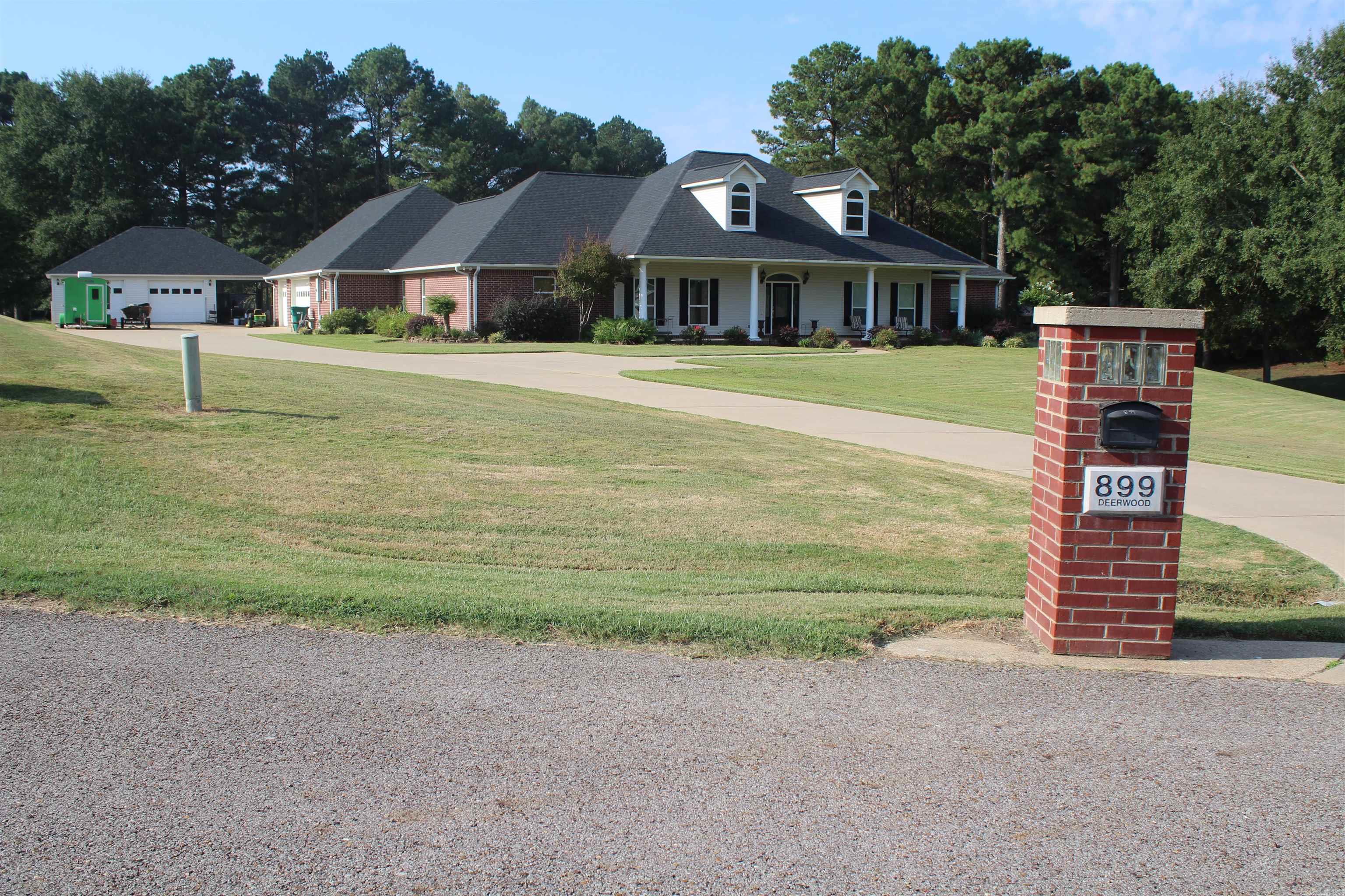899 Deerwood Ln. Nashville, AR 71852