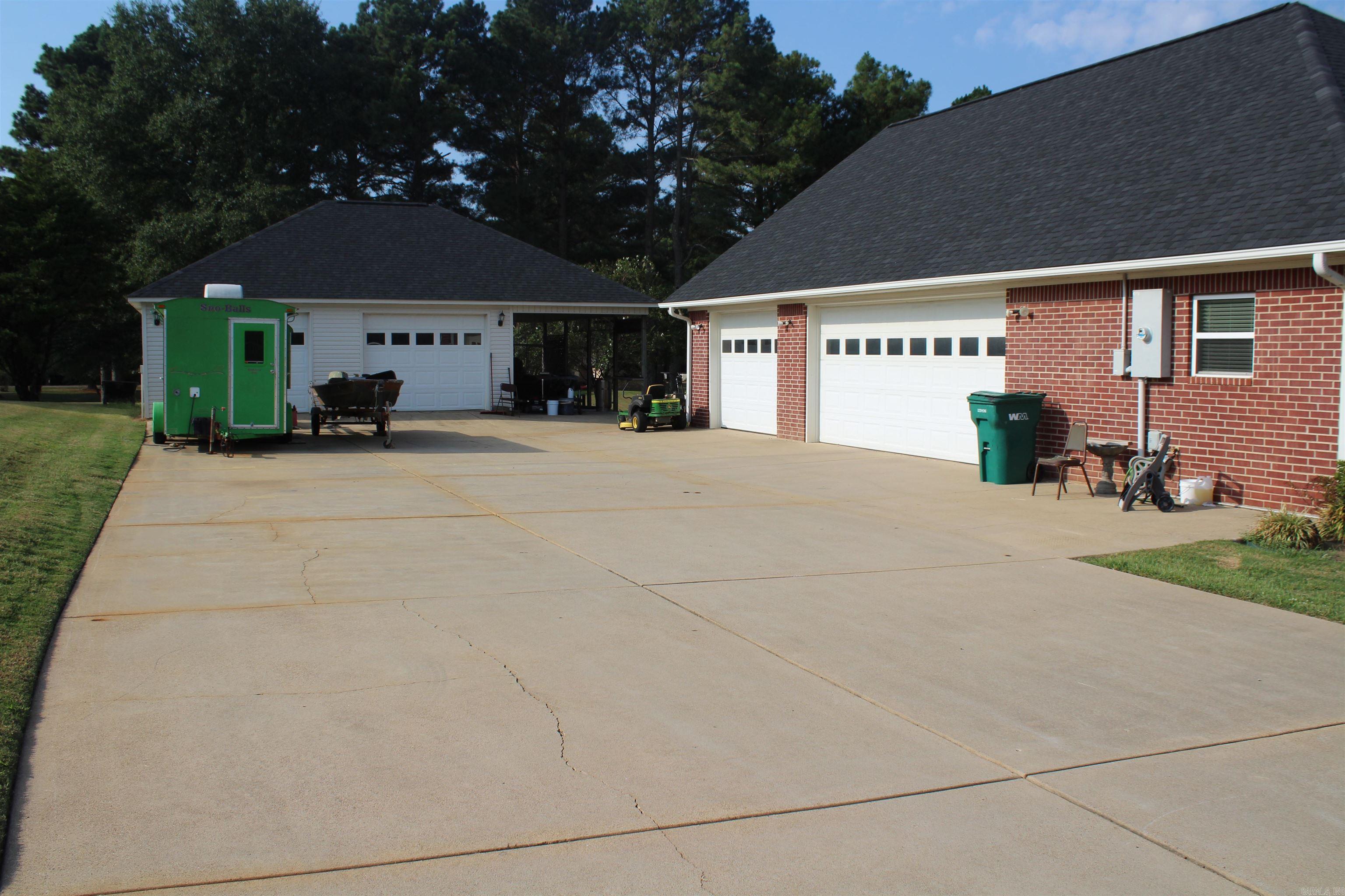 899 Deerwood Ln. Nashville, AR 71852
