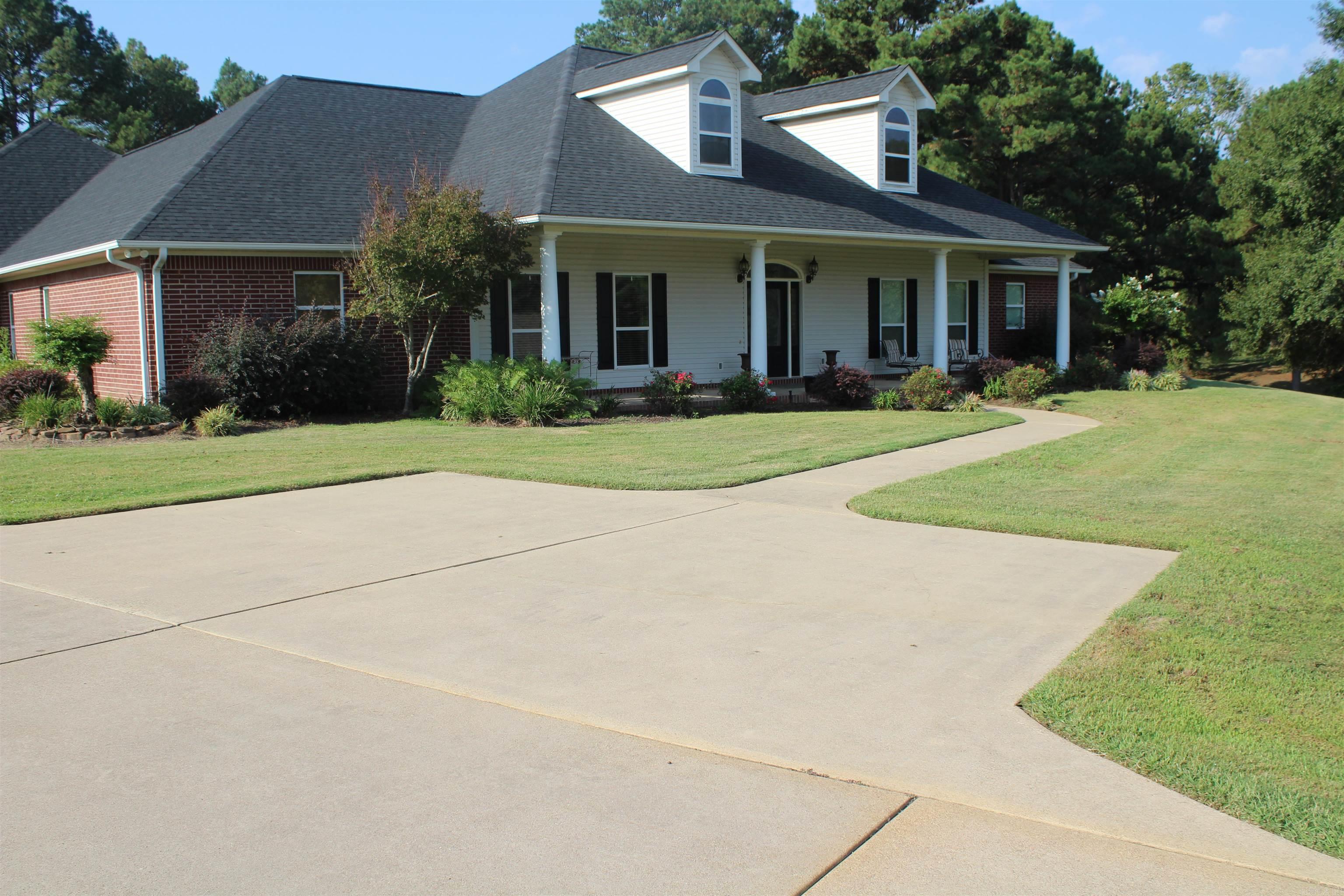 899 Deerwood Ln. Nashville, AR 71852