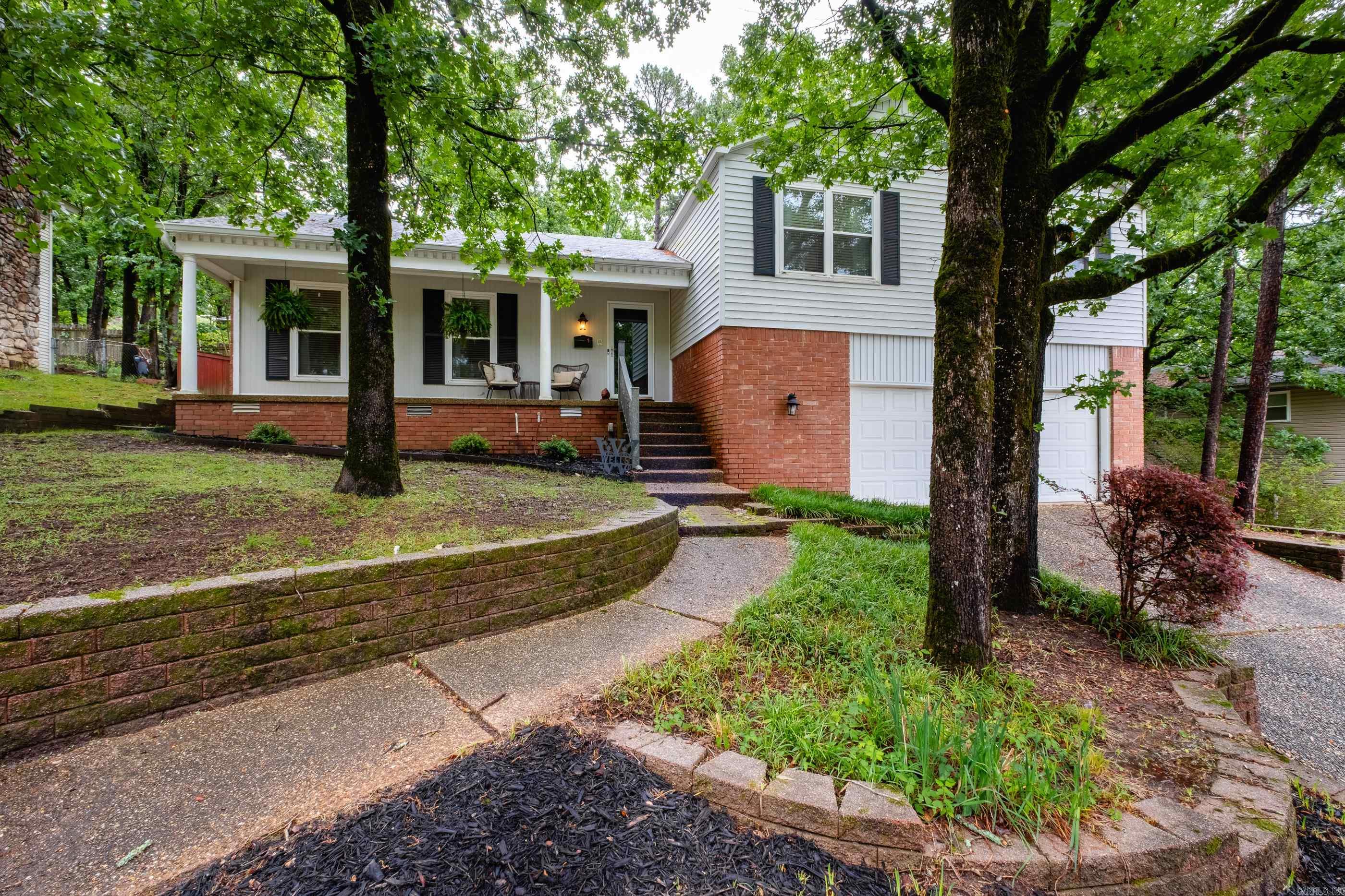 1723 Alberta Drive — exterior