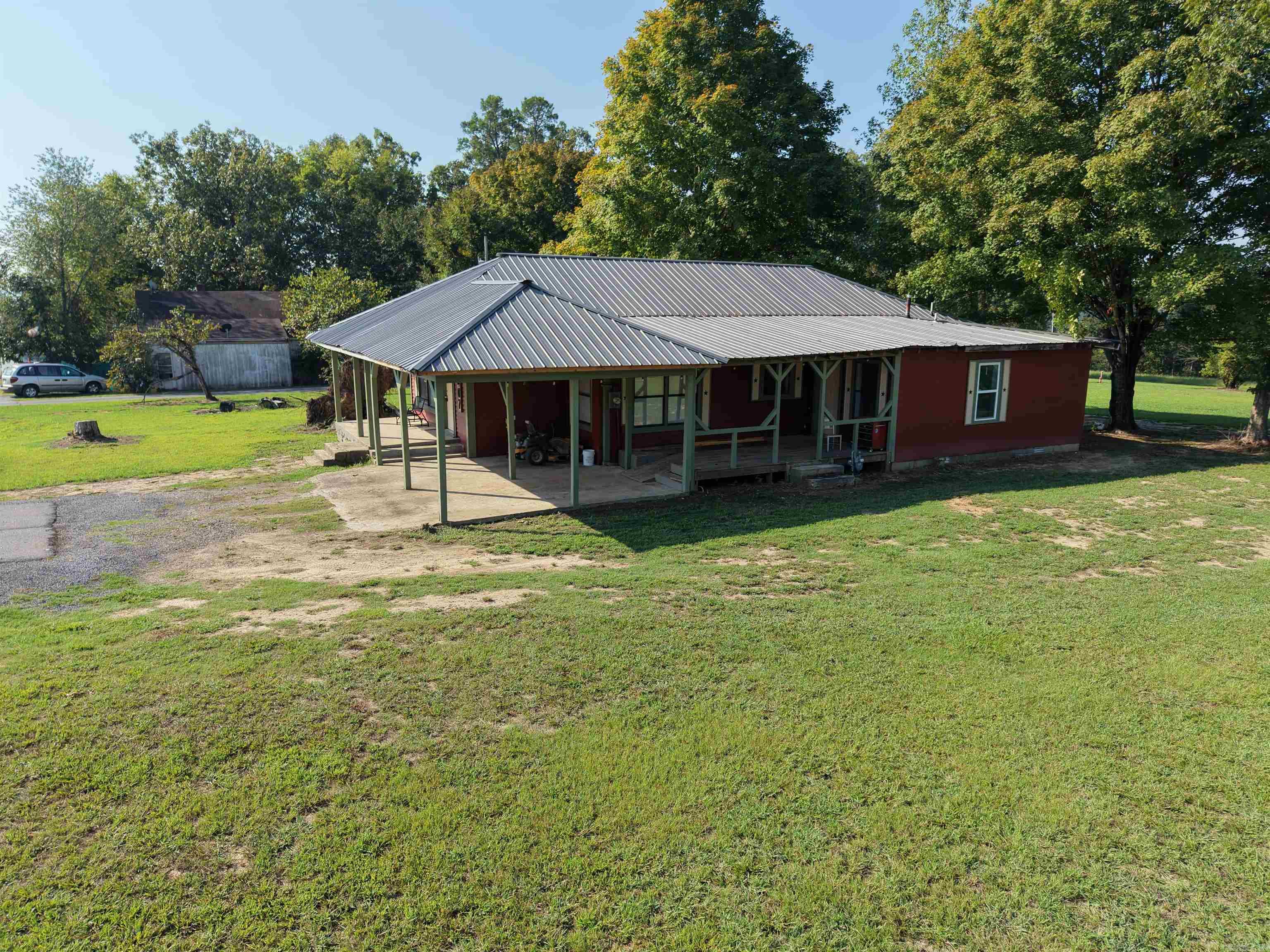 1907 N 65  Clinton, AR