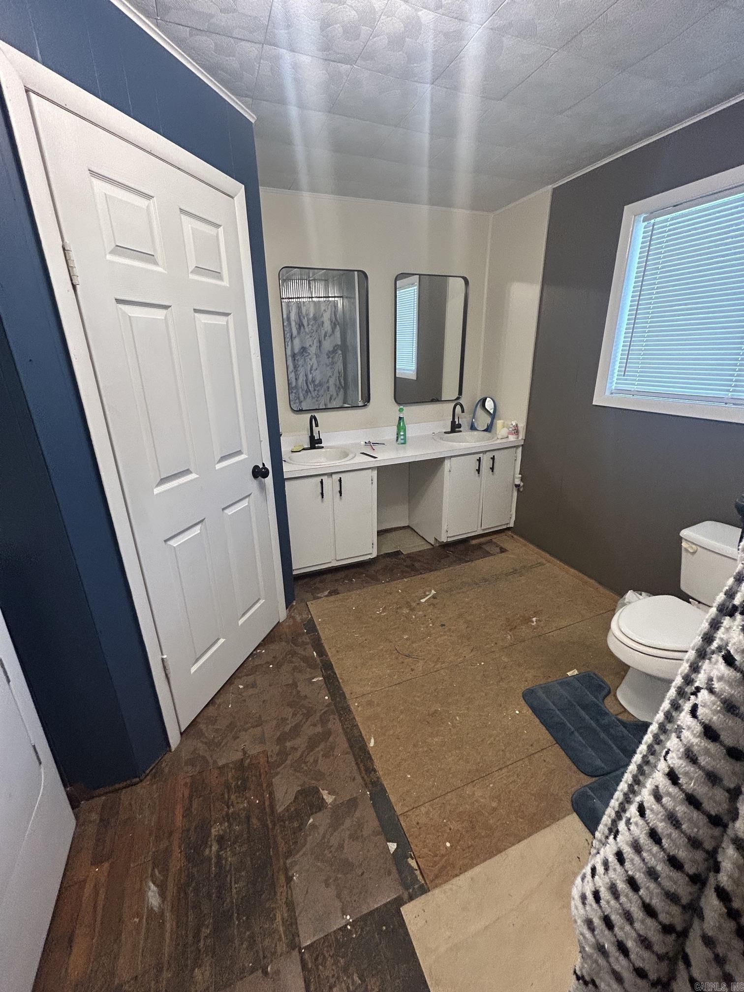 1907 N 65  Clinton, AR