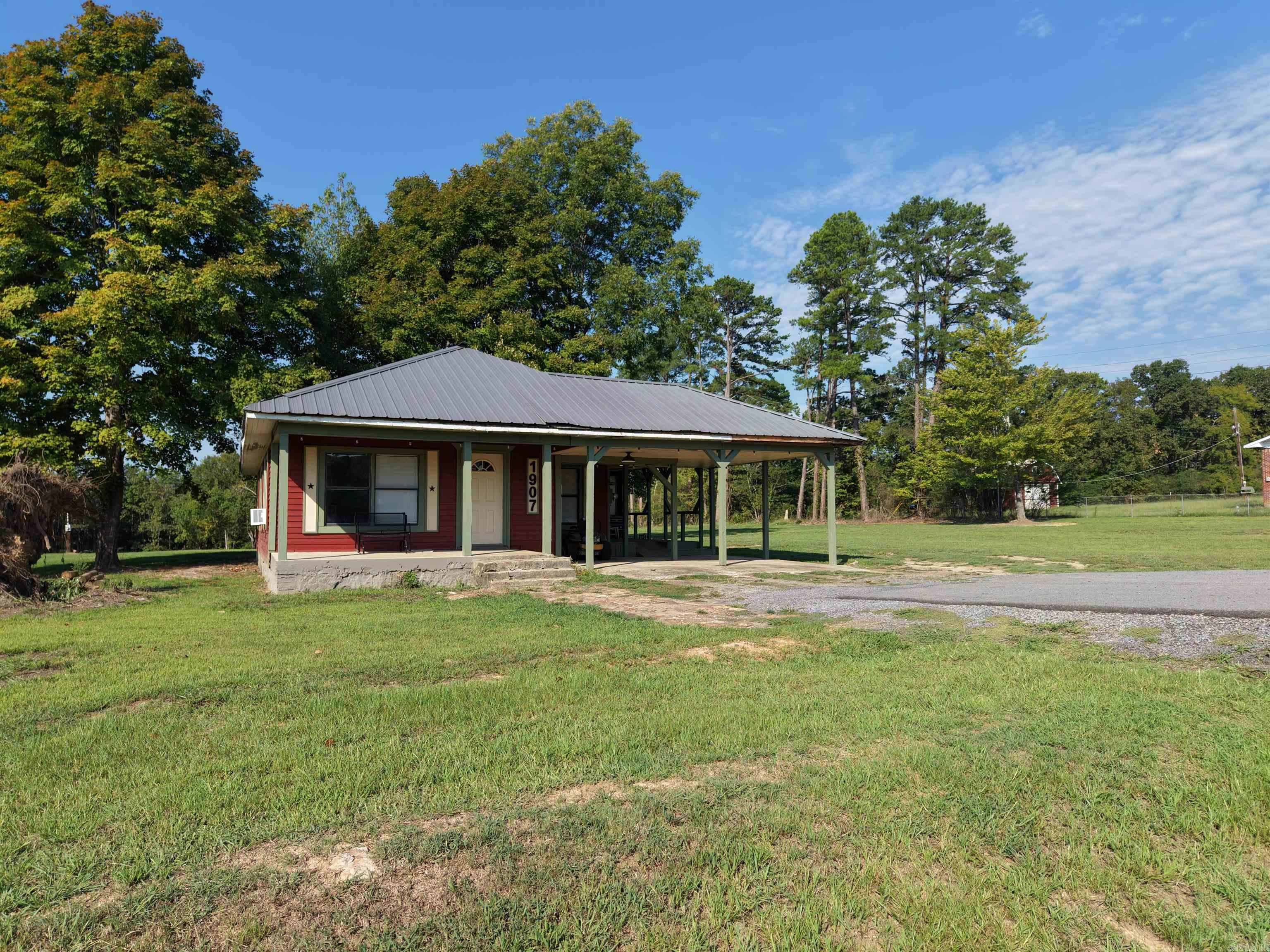 1907 N 65  Clinton, AR