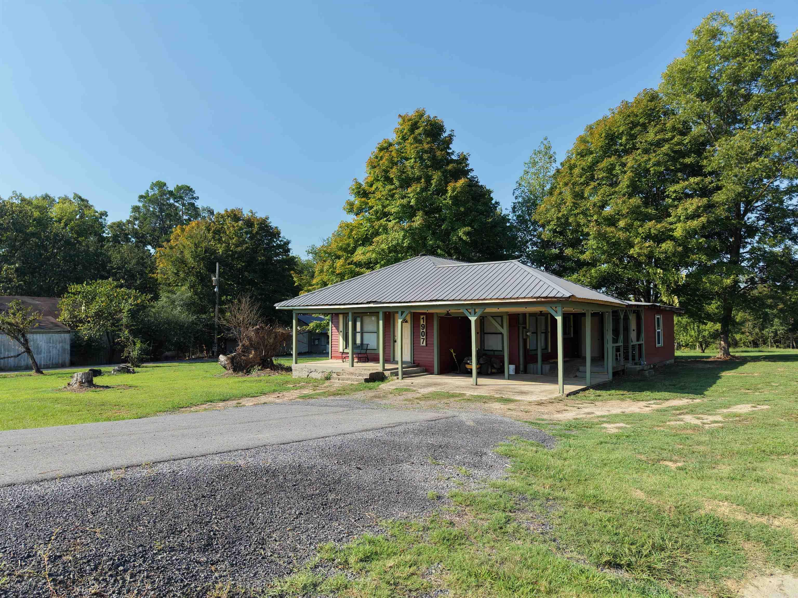 1907 N 65  Clinton, AR