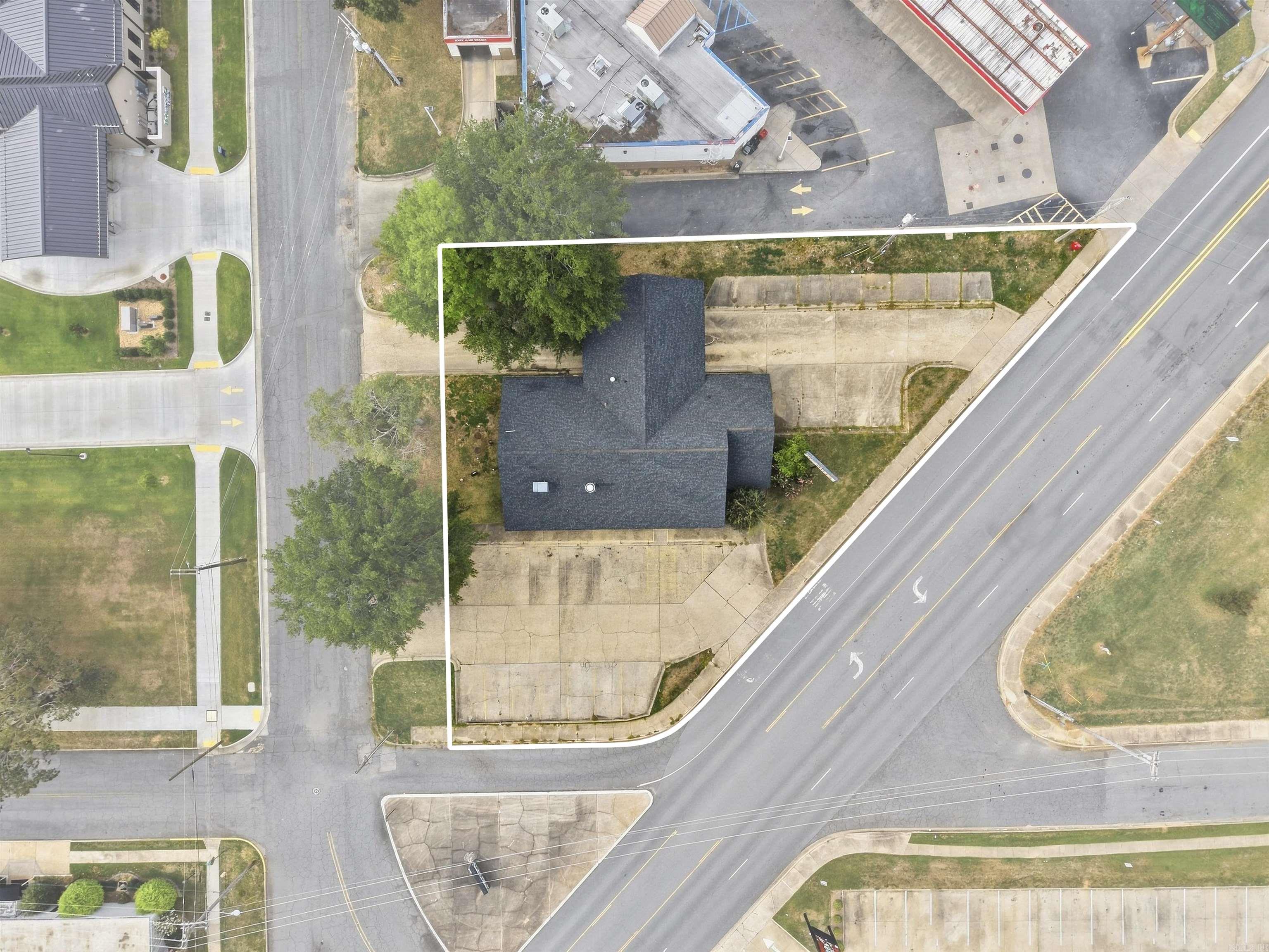 609 N Main — photo 2
