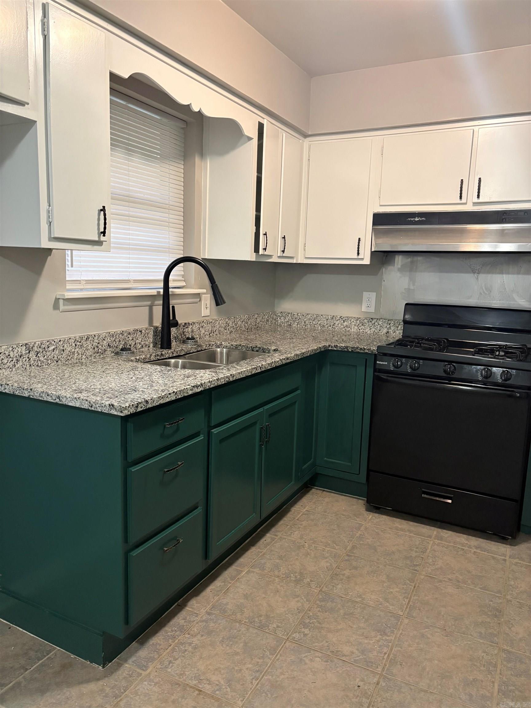 427 Sierra Madre Drive — photo 5