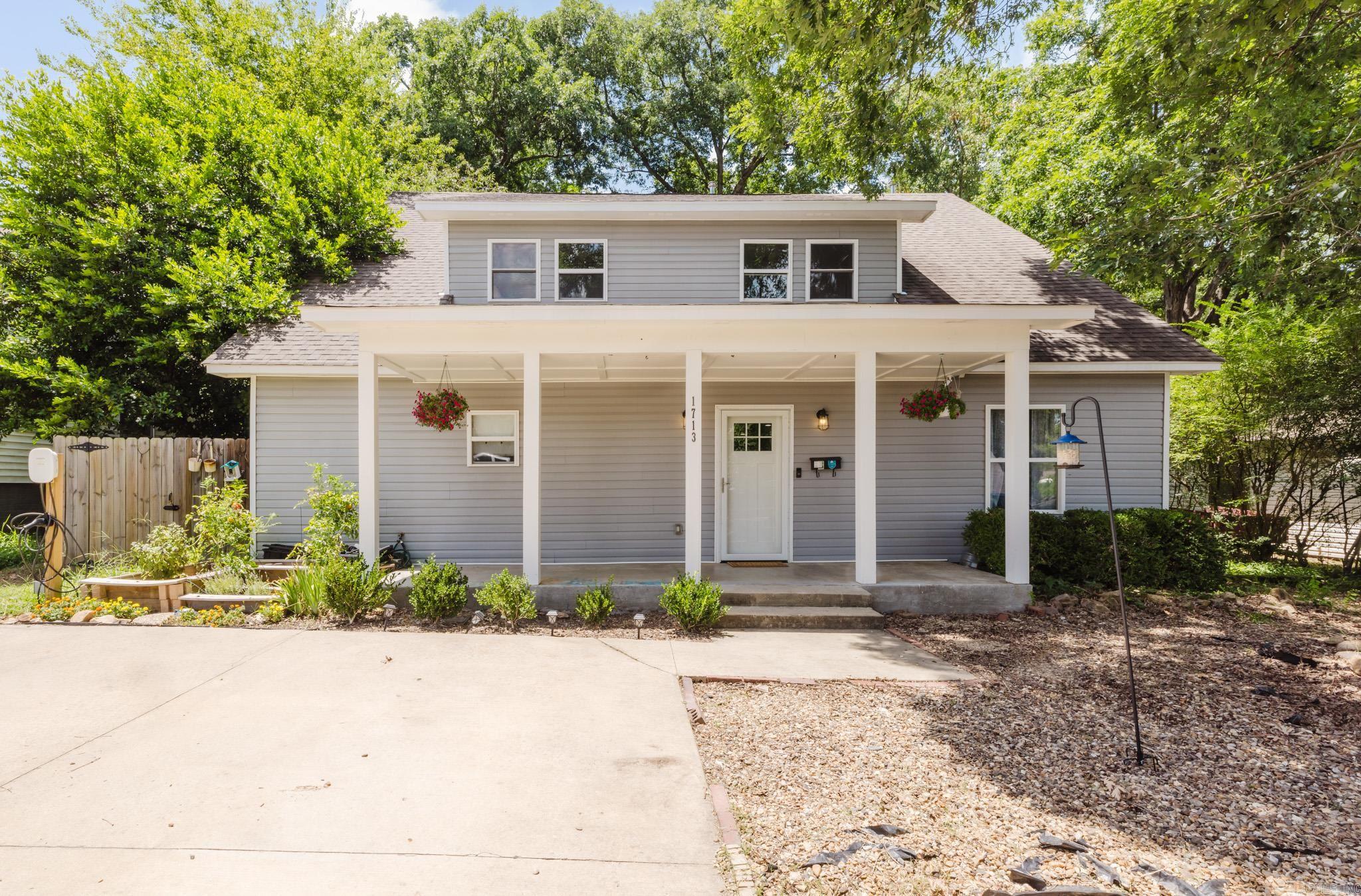 1713 Iris Street — exterior