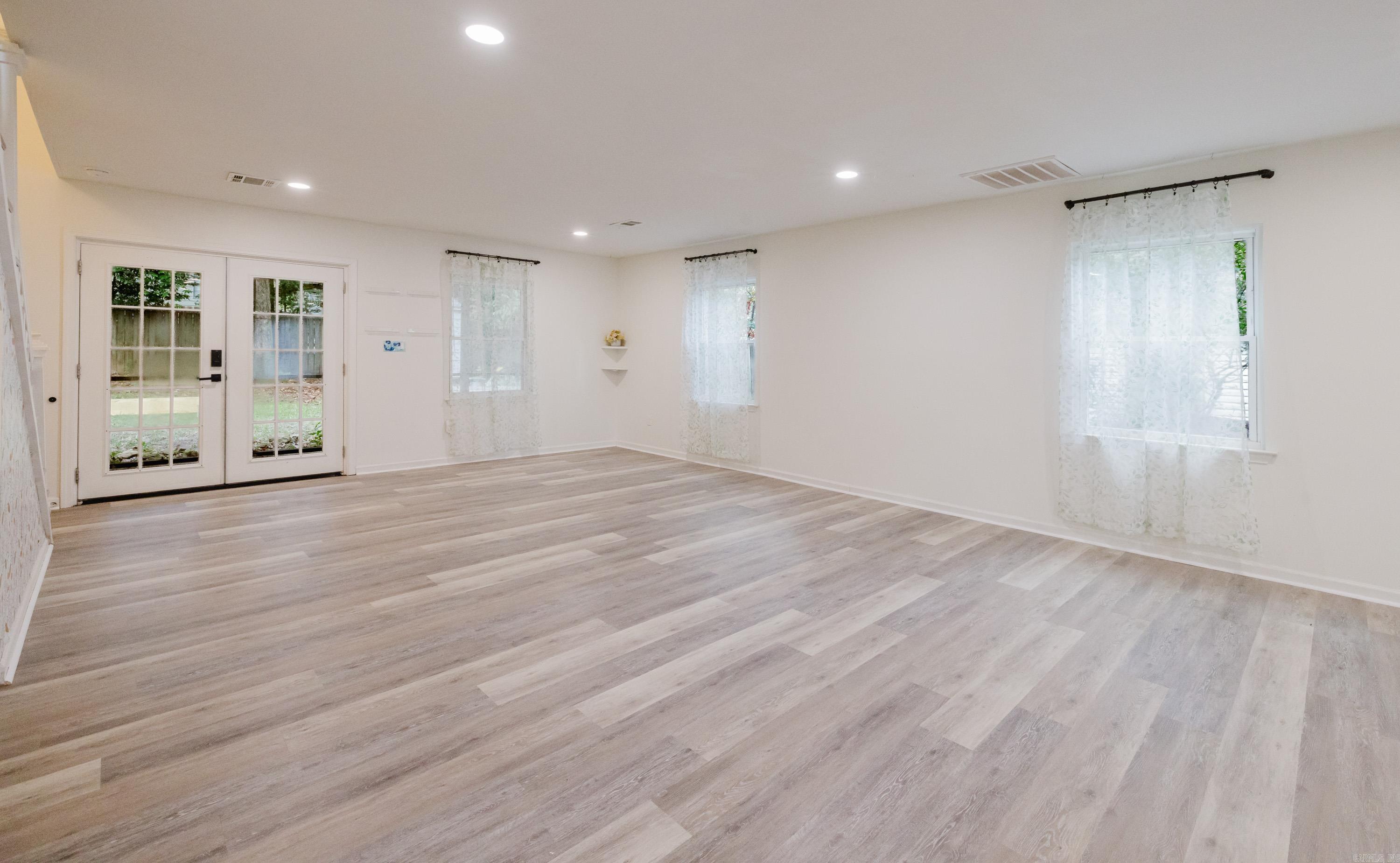 1713 Iris Street — photo 4