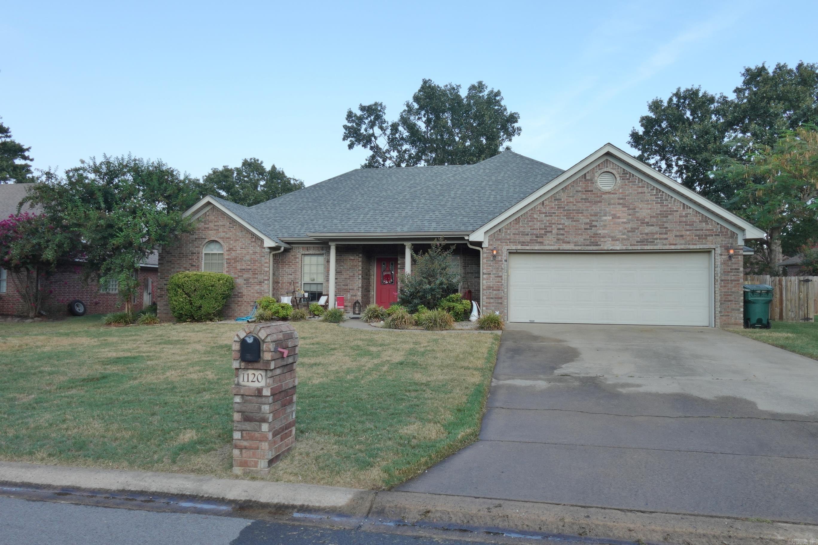 1120 Spatz Circle — photo 2