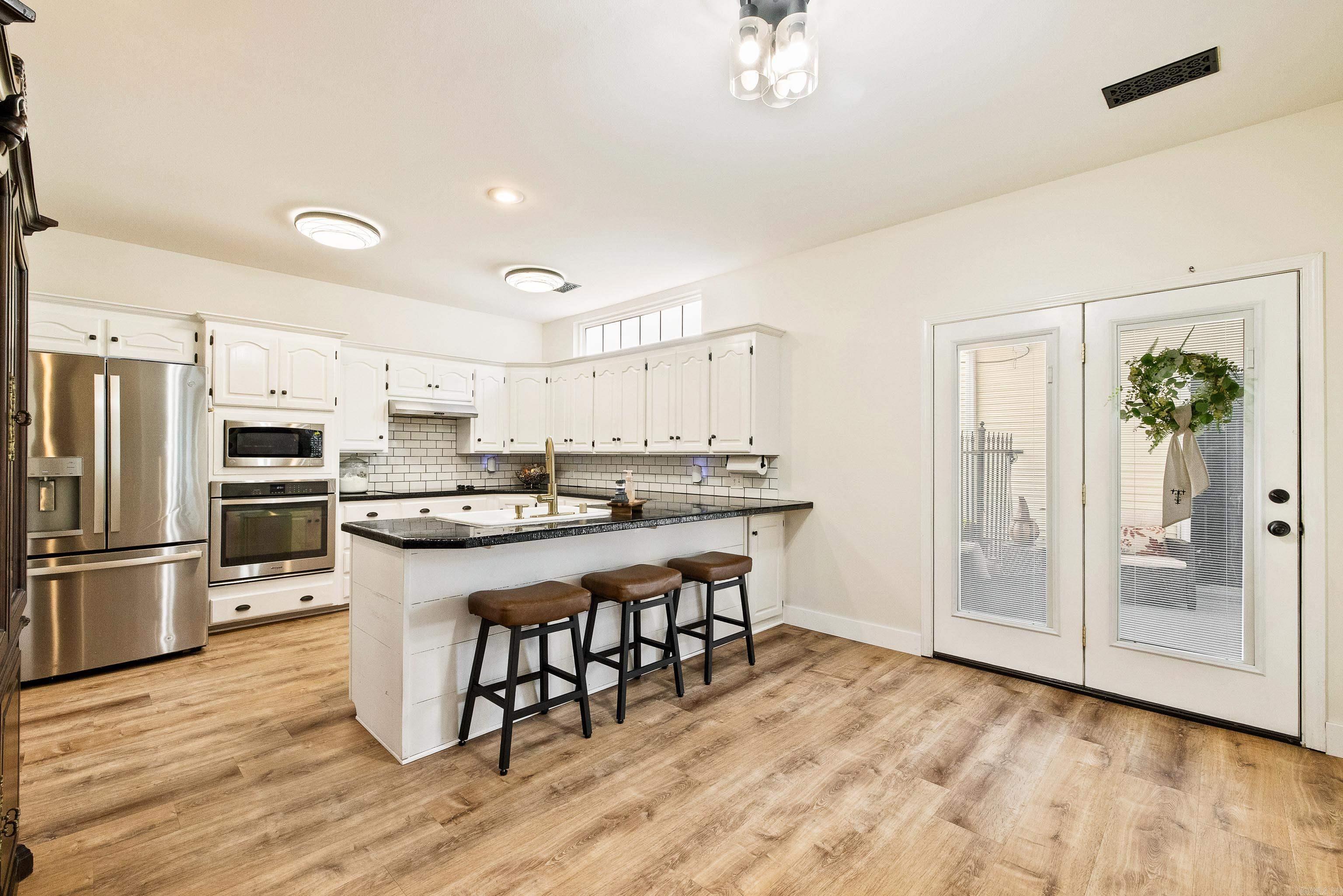 2221 E Longhills  Benton, AR