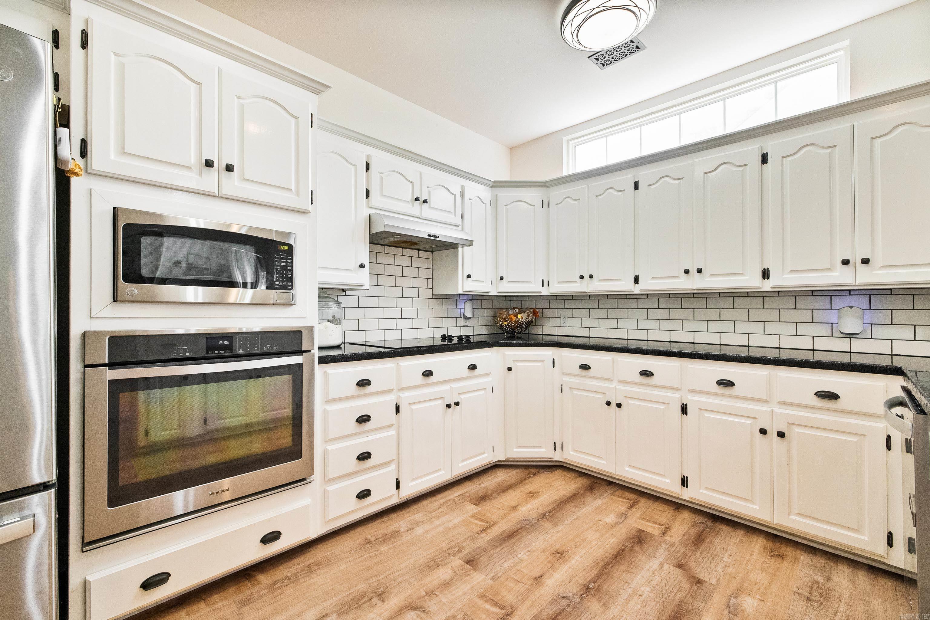 2221 E Longhills  Benton, AR