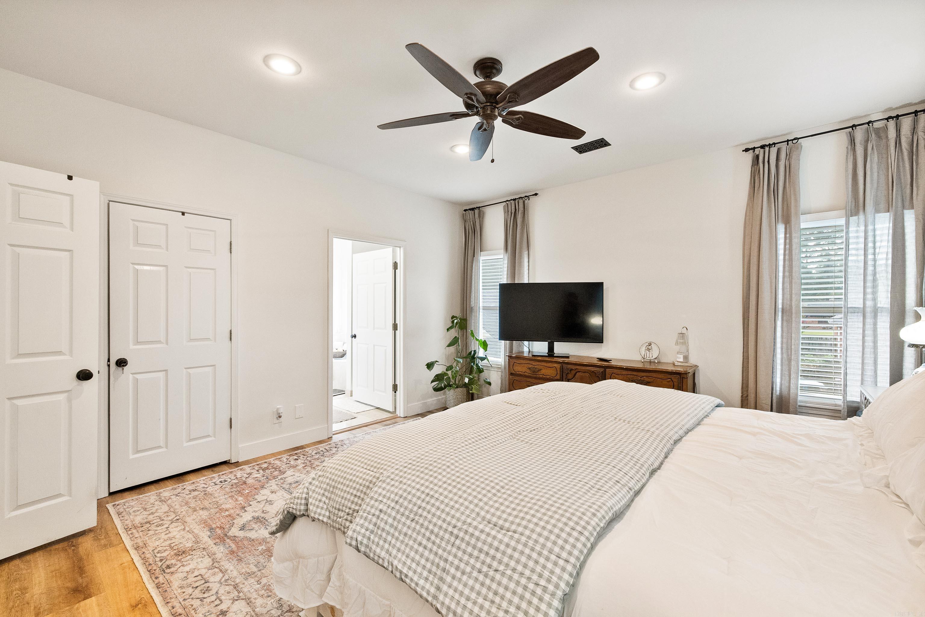 2221 E Longhills  Benton, AR