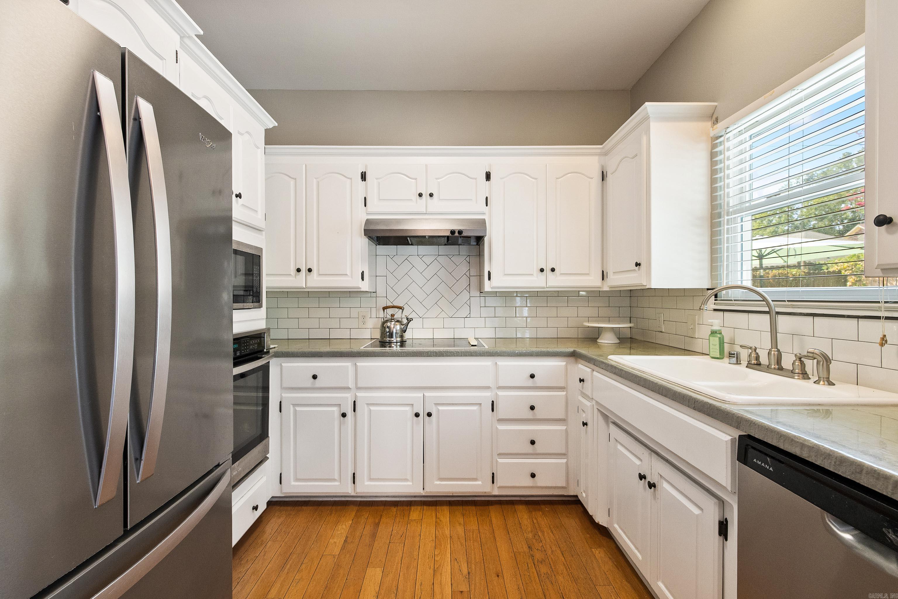 2221 E Longhills  Benton, AR