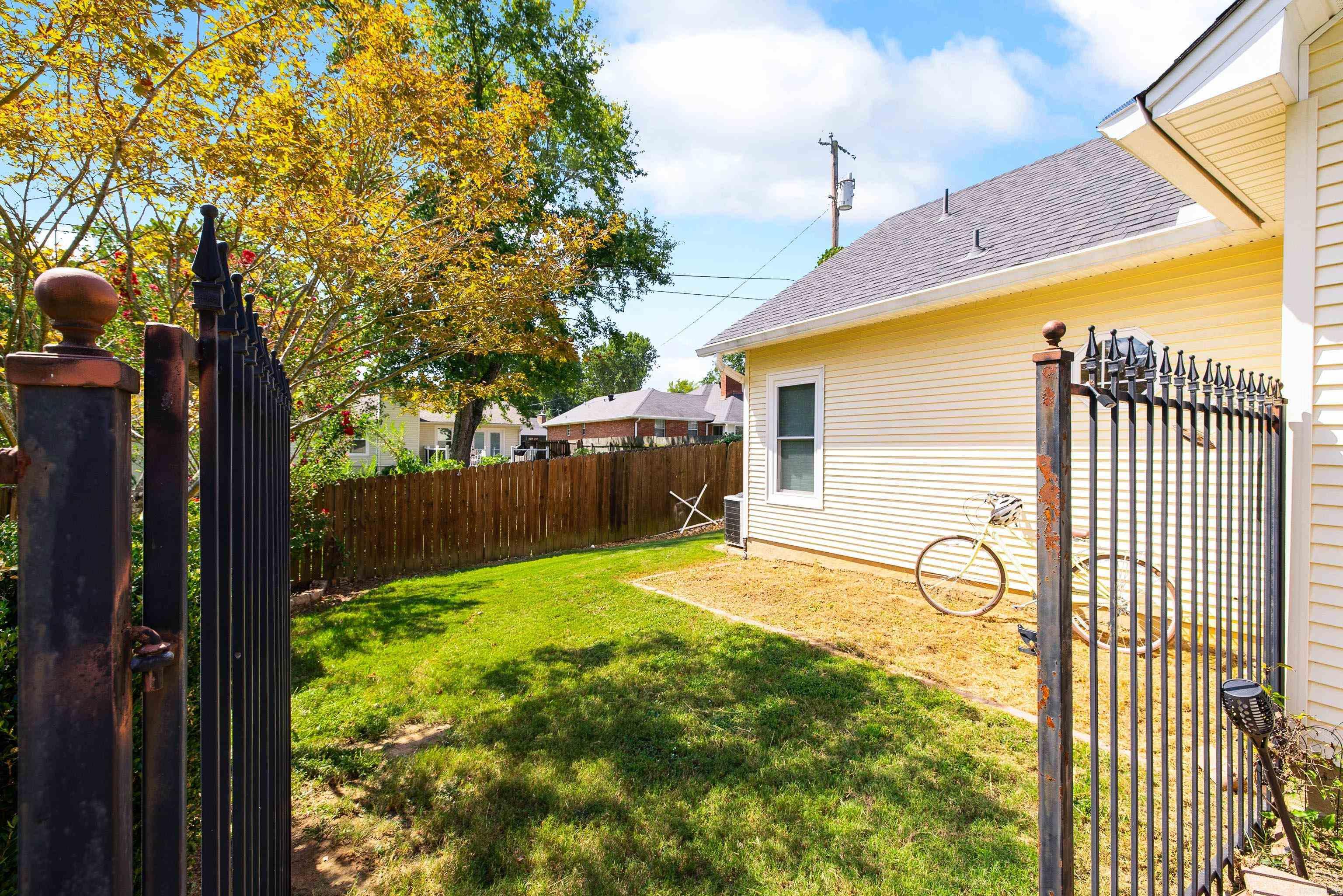 2221 E Longhills  Benton, AR