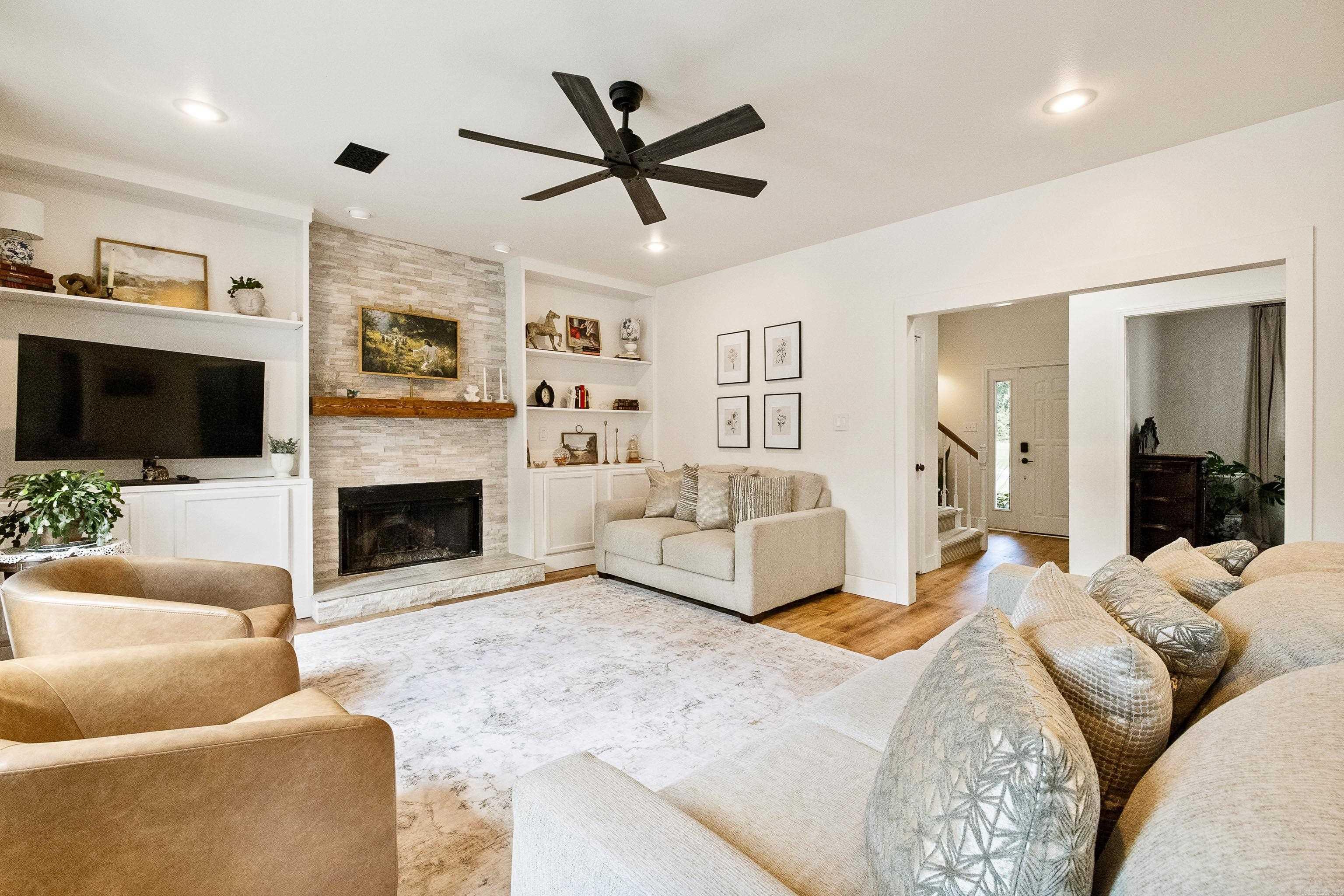 2221 E Longhills  Benton, AR