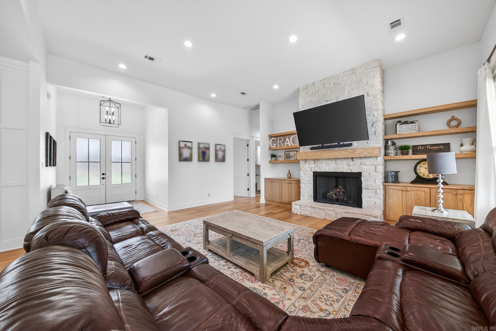 1586 Calcutta Drive — photo 5
