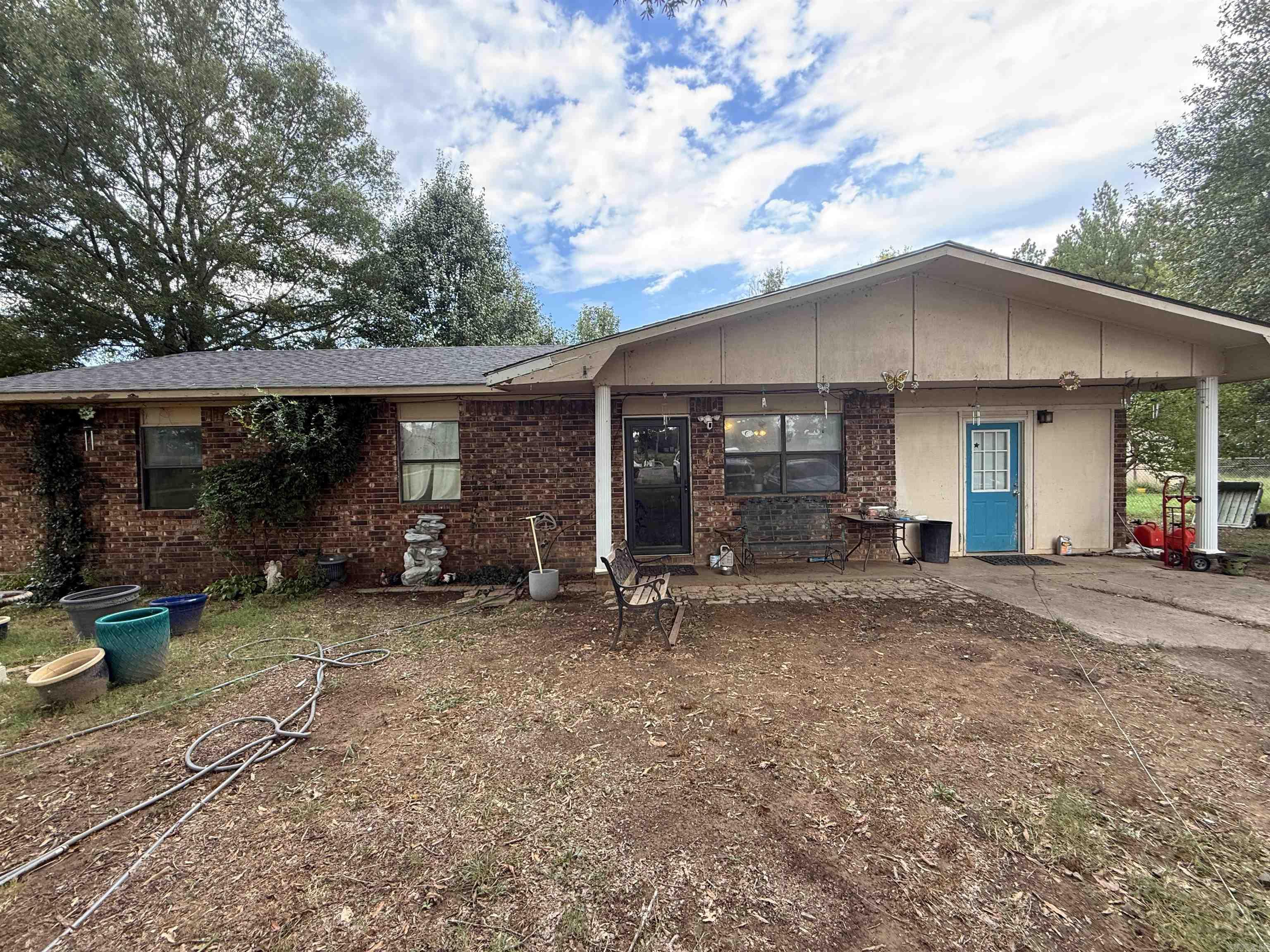 86 Lovers Lane — exterior