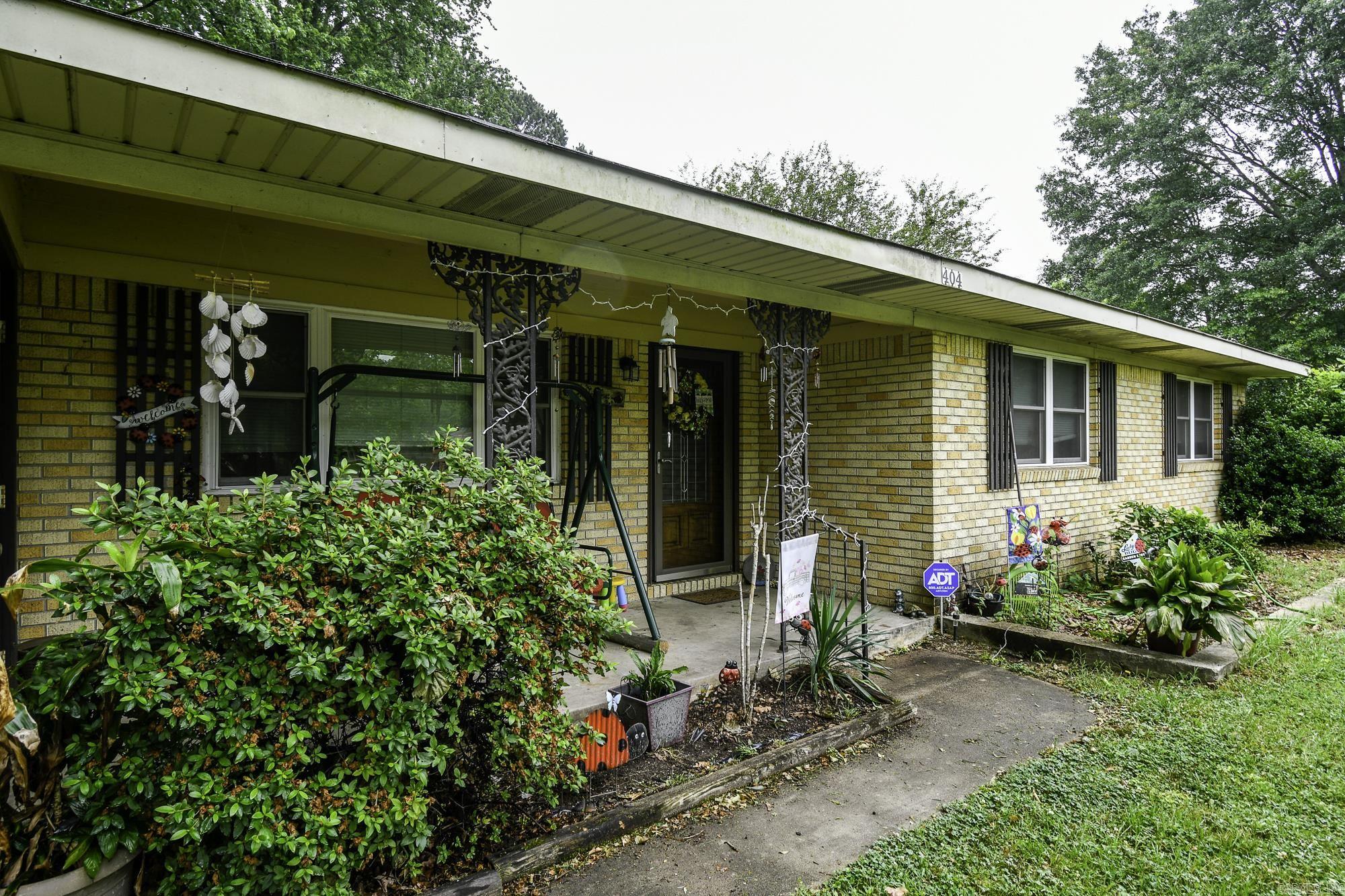 404 S Pine Street — photo 2