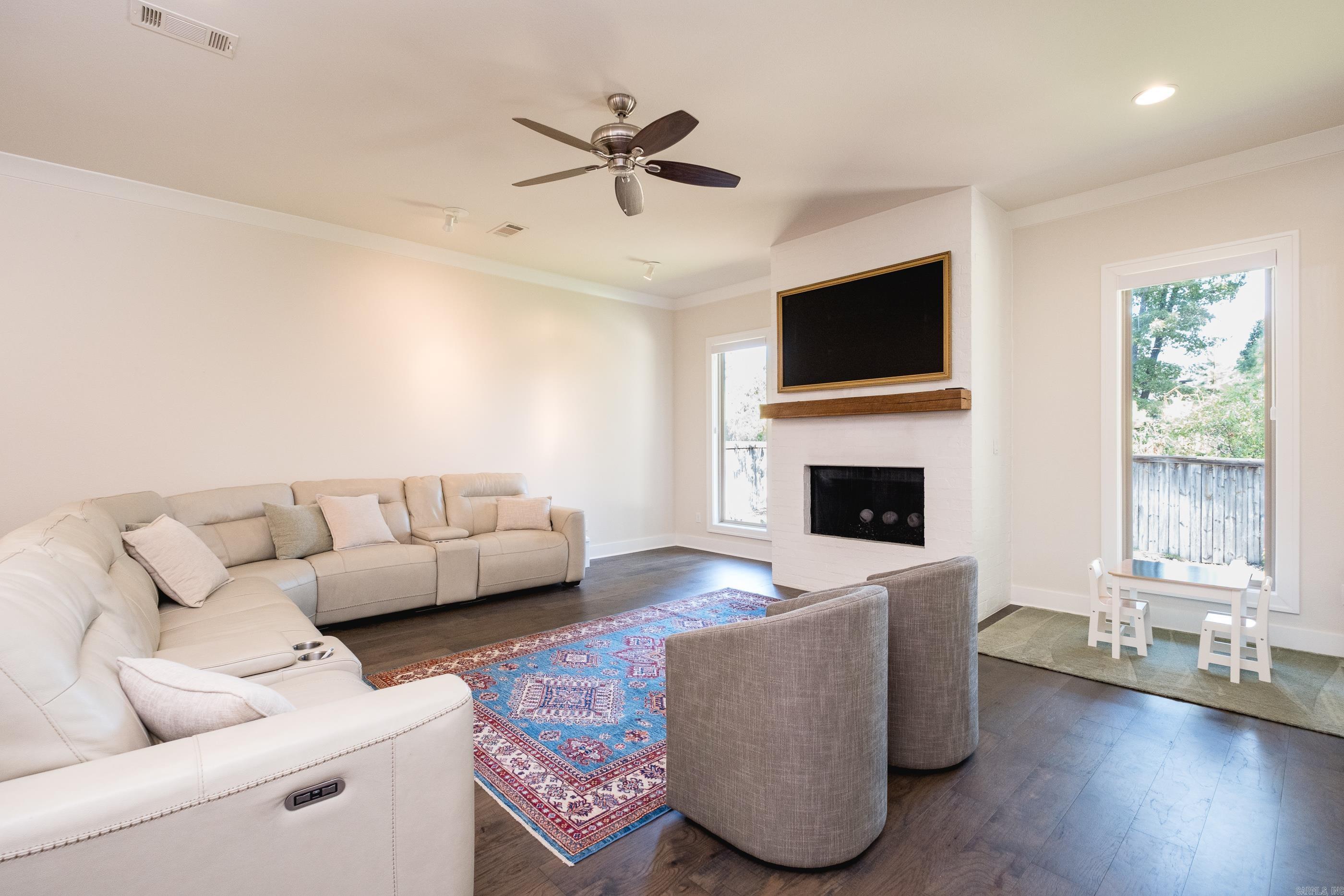 18 Ensbury Place Little Rock, AR 72223