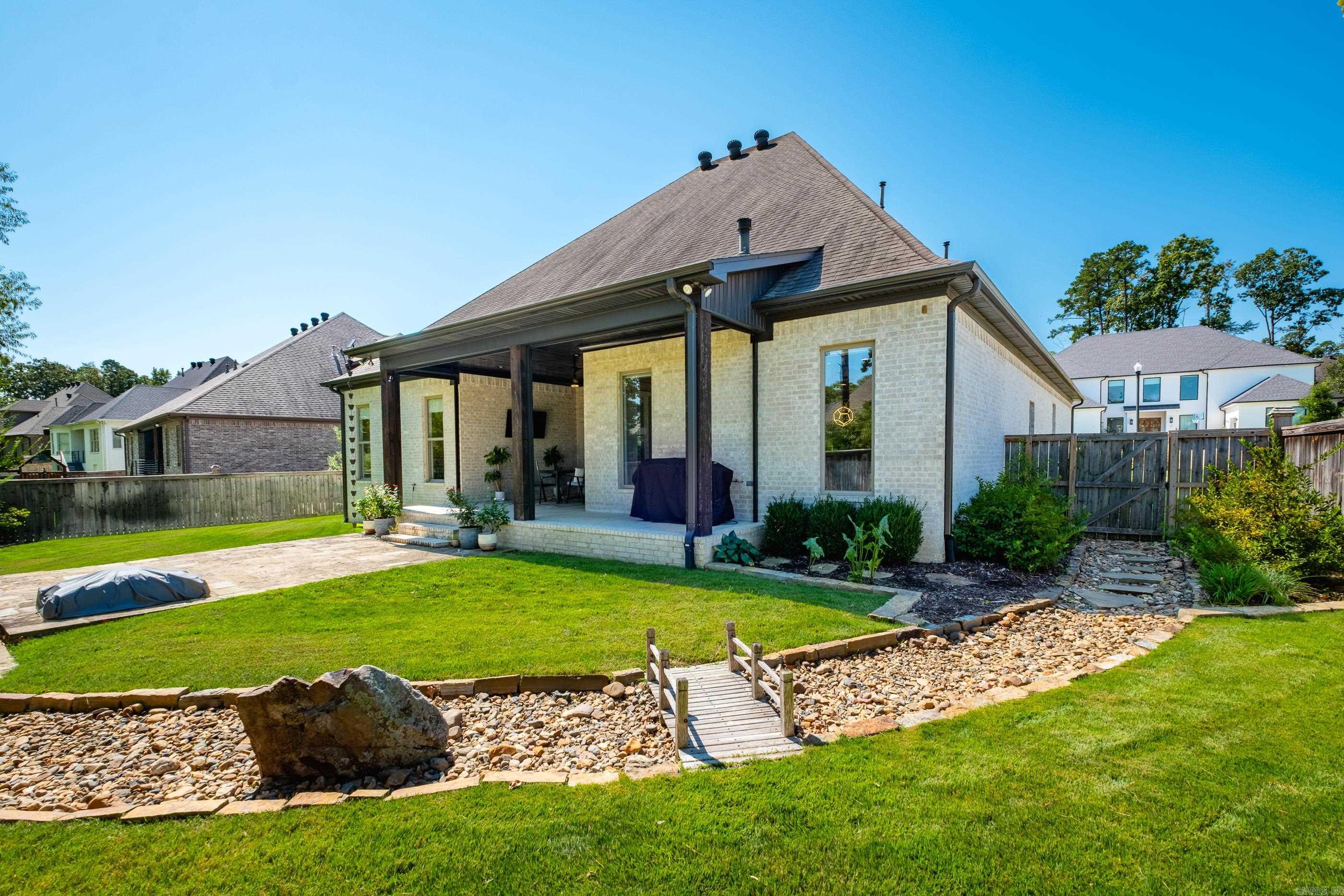 18 Ensbury Place Little Rock, AR 72223
