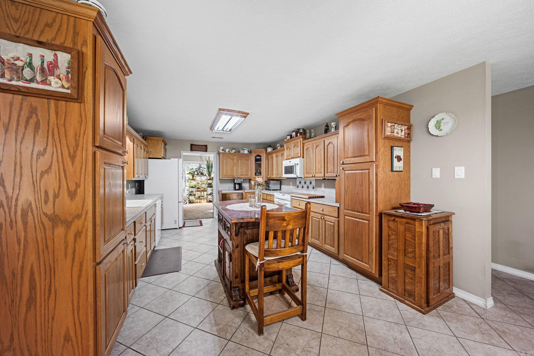 33 E LEWISBURG Vilonia, AR 72173