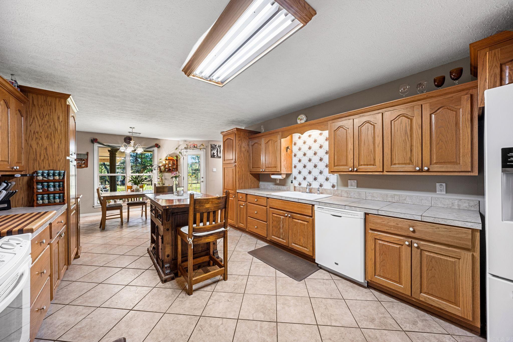 33 E LEWISBURG Vilonia, AR 72173
